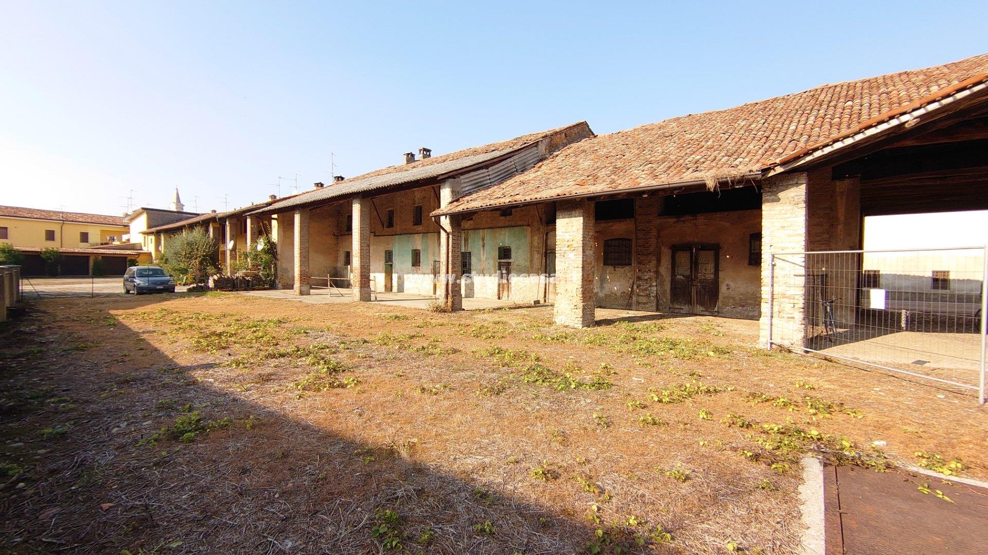 Cascina in vendita a Cremosano