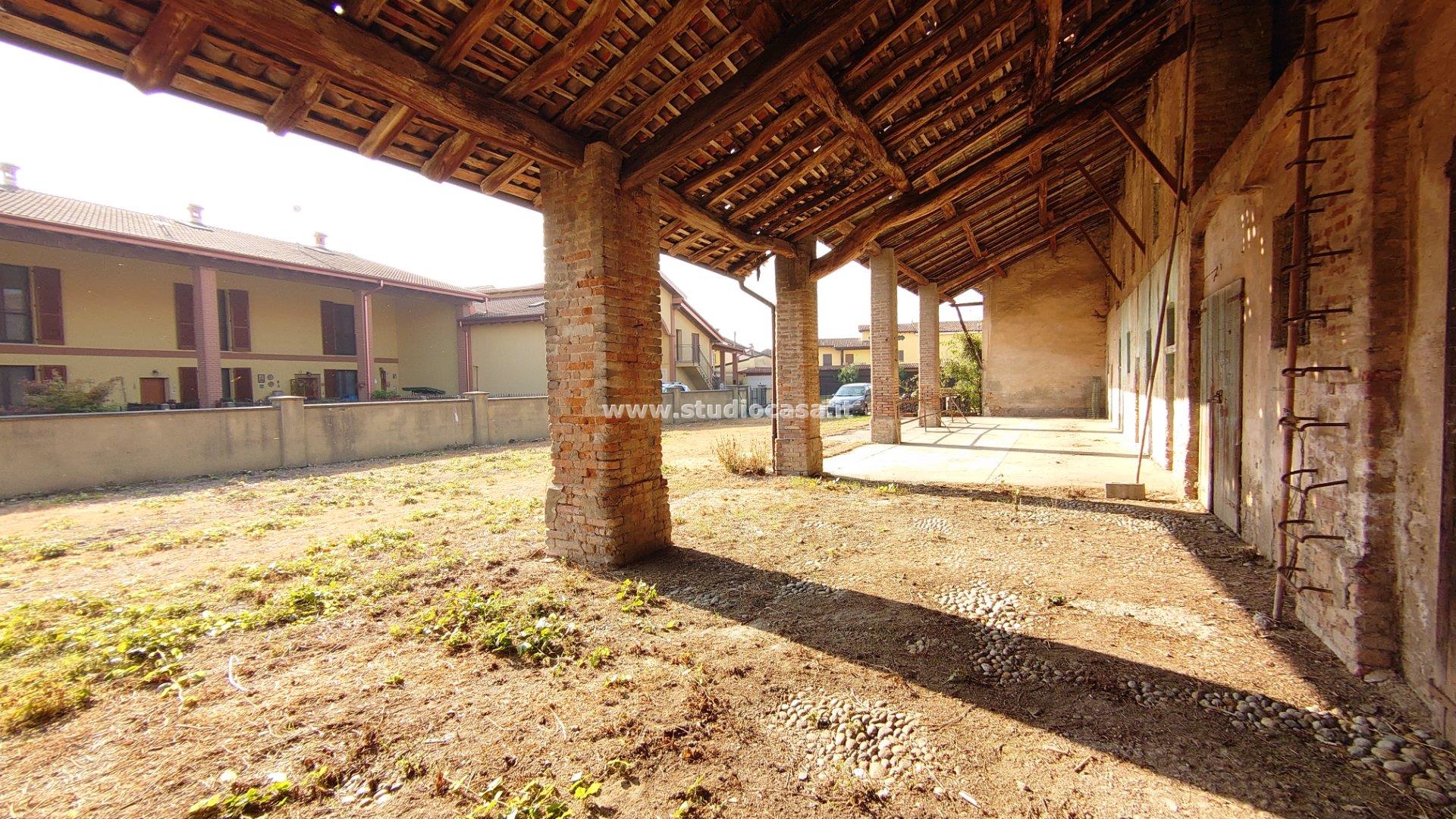Cascina in vendita a Cremosano