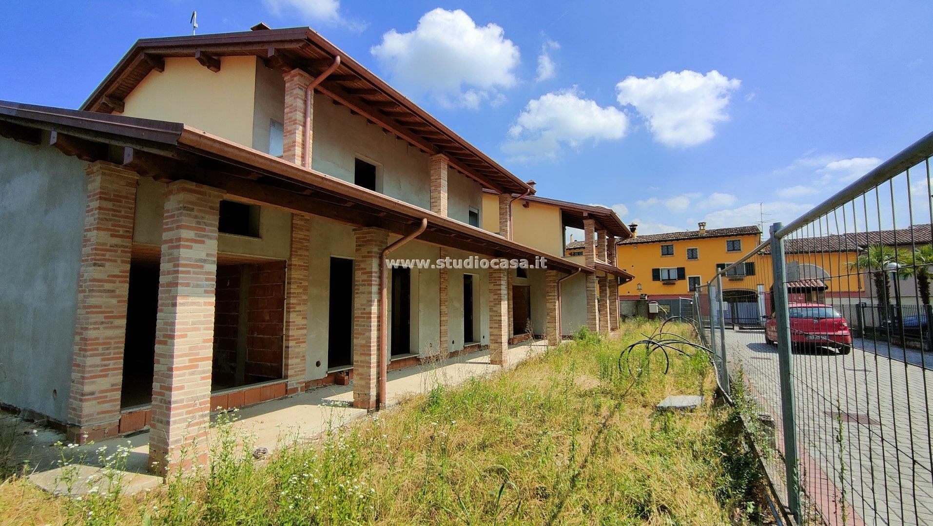 Villa a schiera di testa in vendita a Casaletto Ceredano