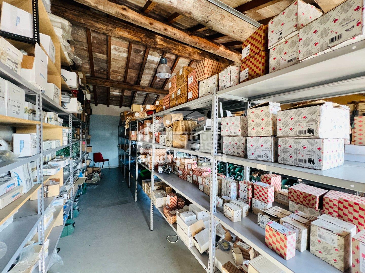 Magazzino in affitto a Vailate