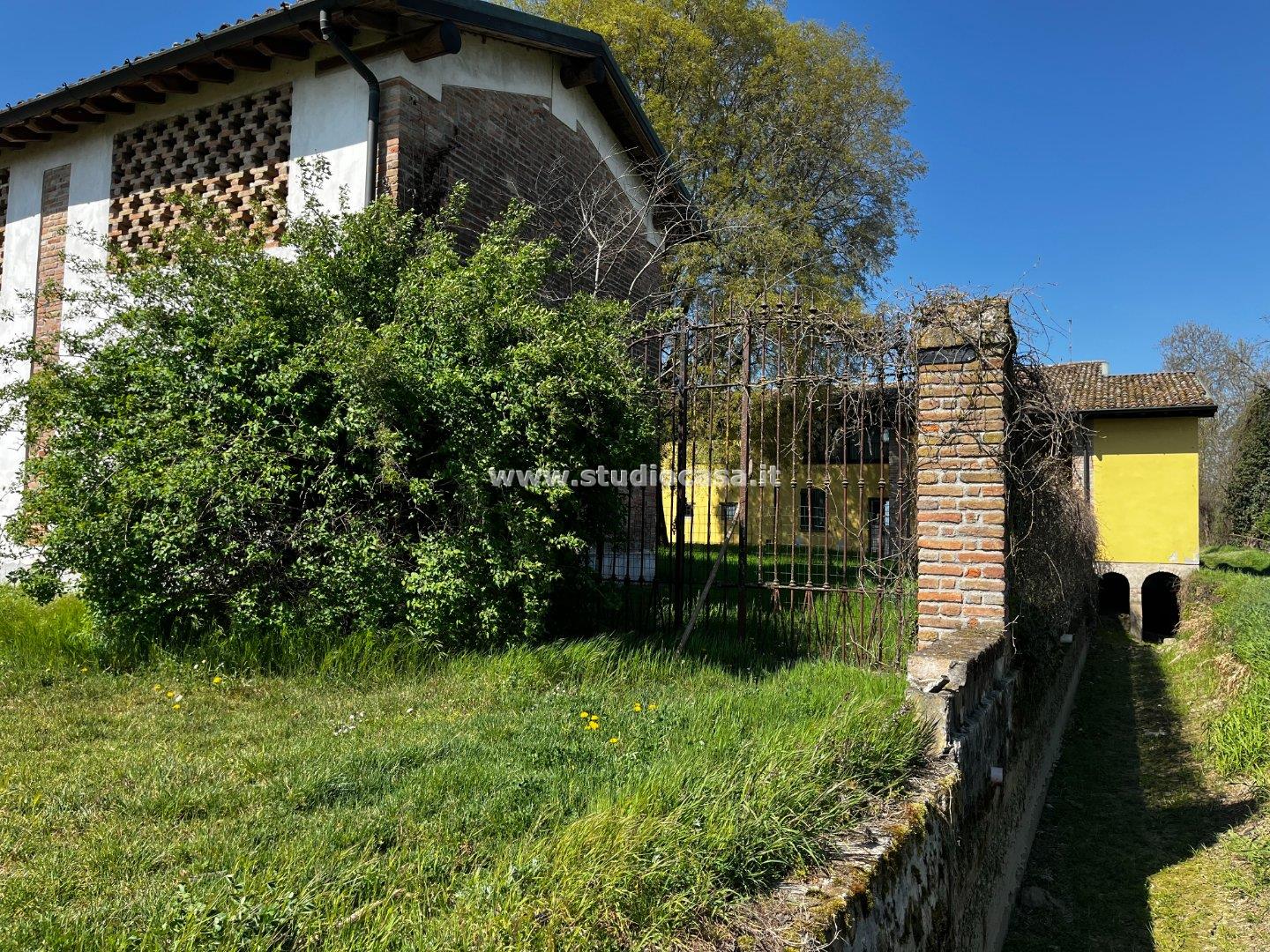 Casale in vendita a Gombito