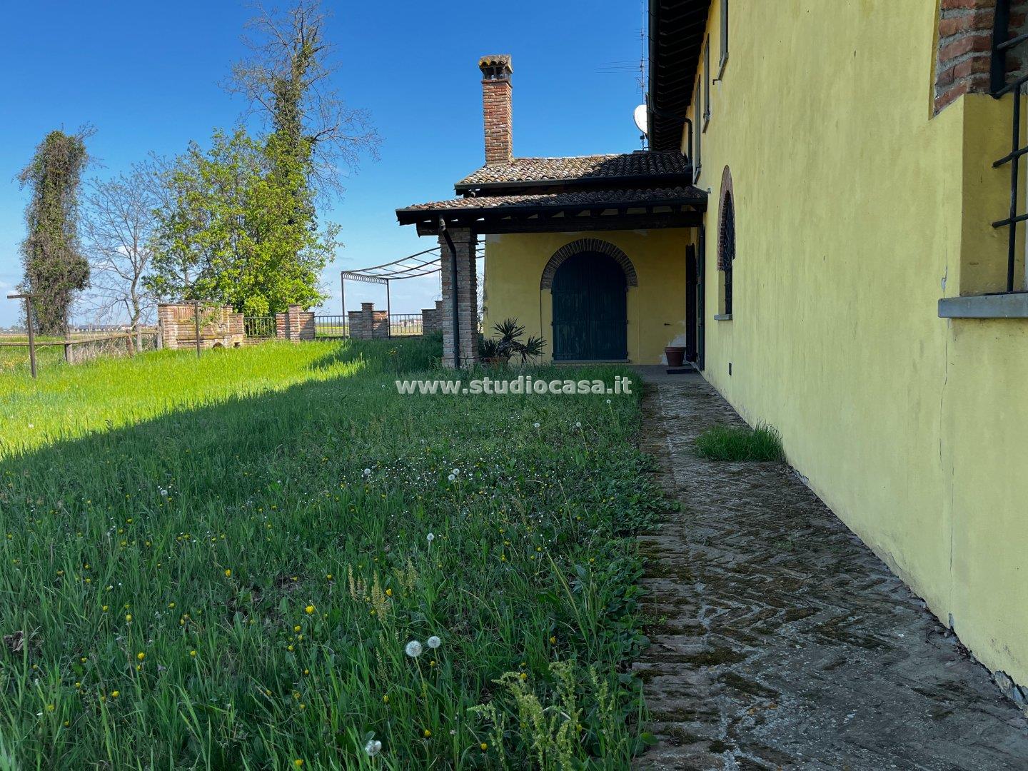 Casale in vendita a Gombito