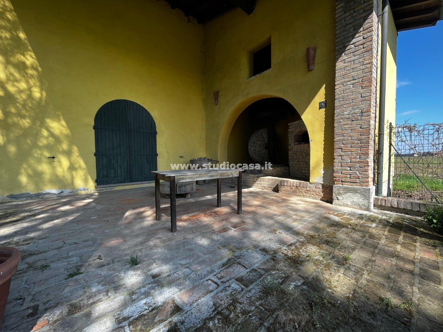 Casale in vendita a Gombito