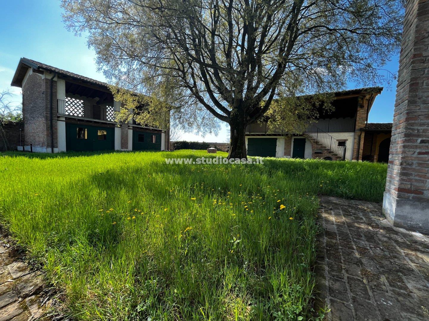 Casale in vendita a Gombito