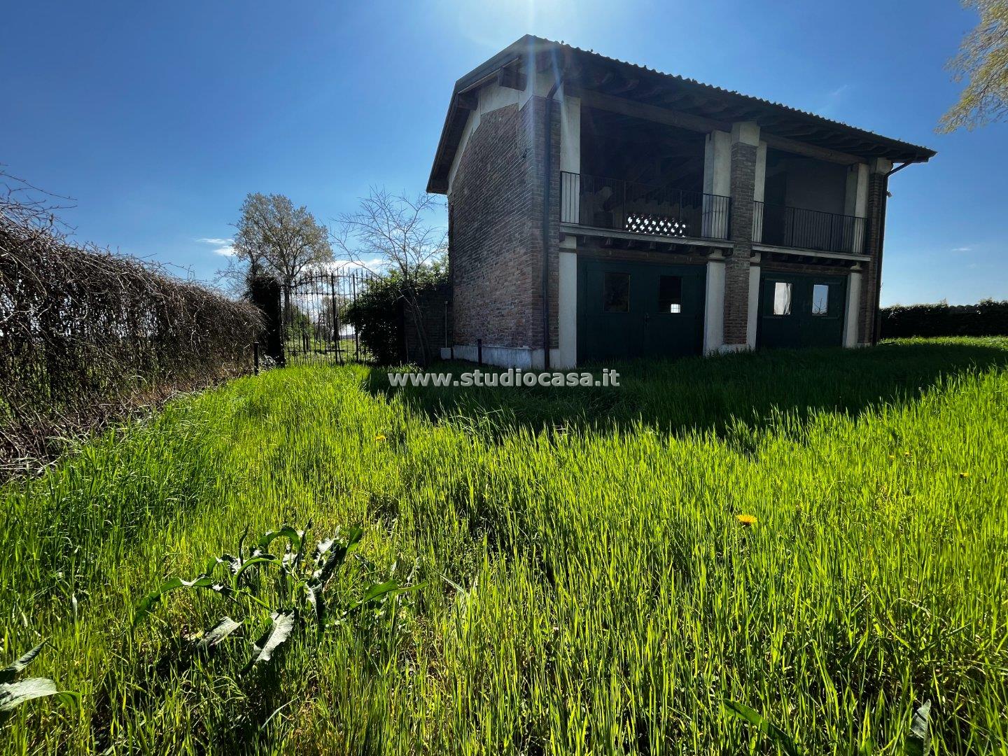 Casale in vendita a Gombito