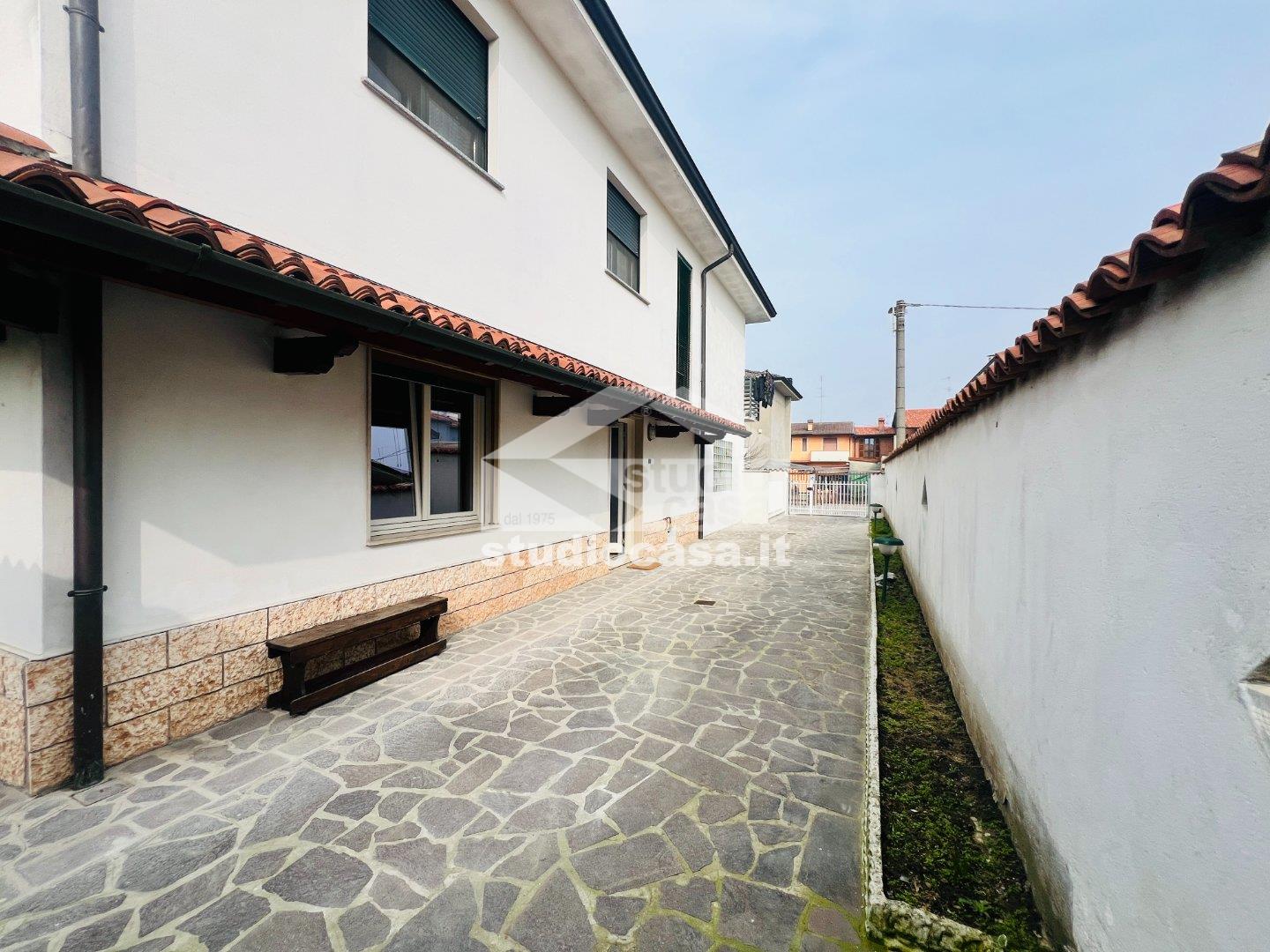 Casa Bifamiliare in vendita a Bagnolo Cremasco