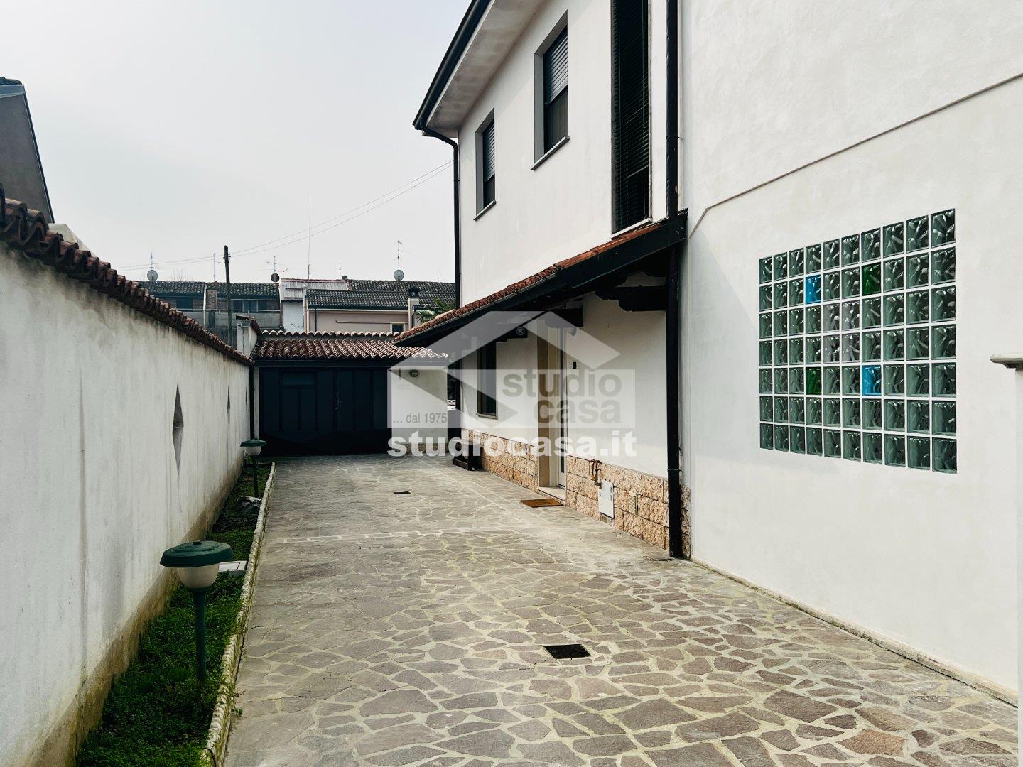 Casa Bifamiliare in vendita a Bagnolo Cremasco