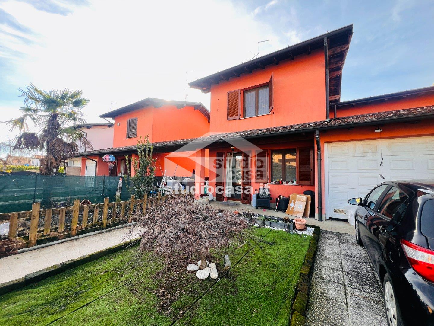 Villa Bifamiliare in vendita a Chieve