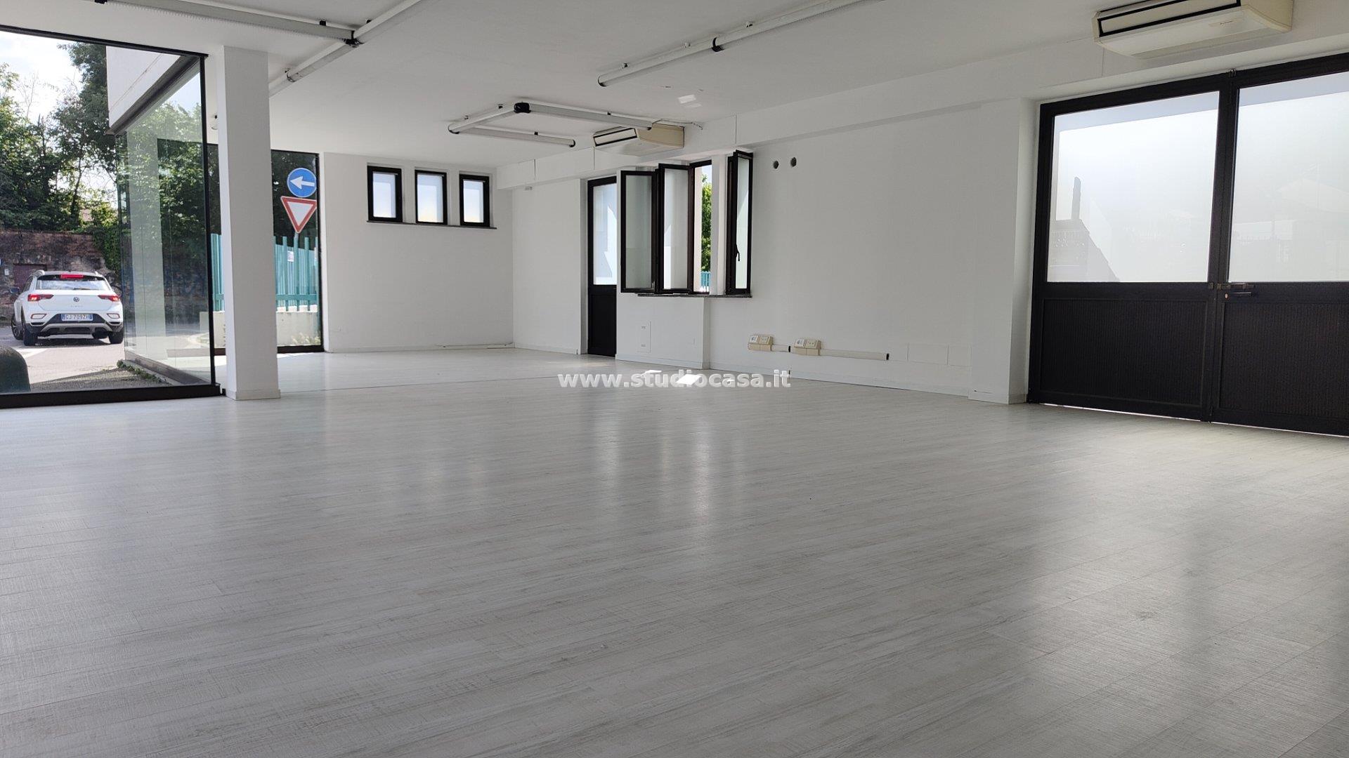 Negozio in affitto a Crema