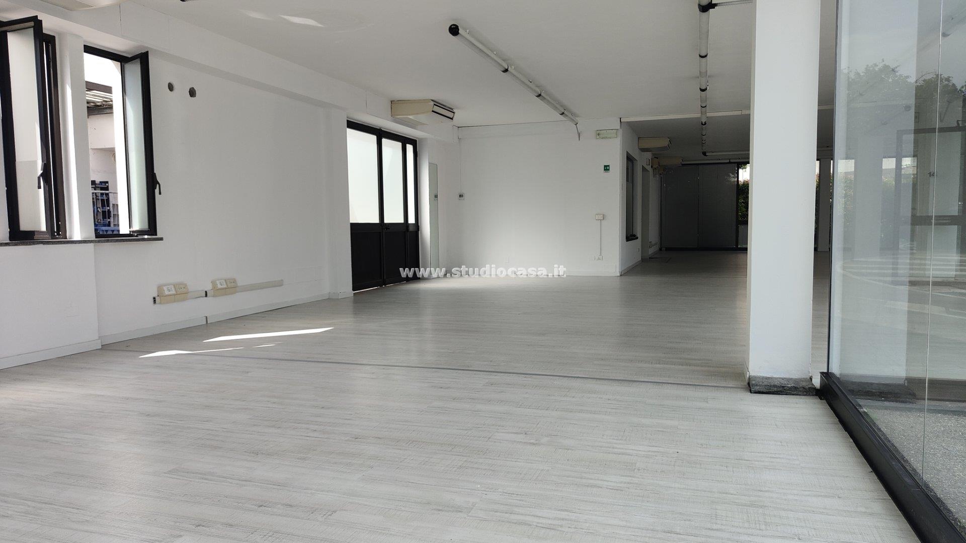 Negozio in affitto a Crema