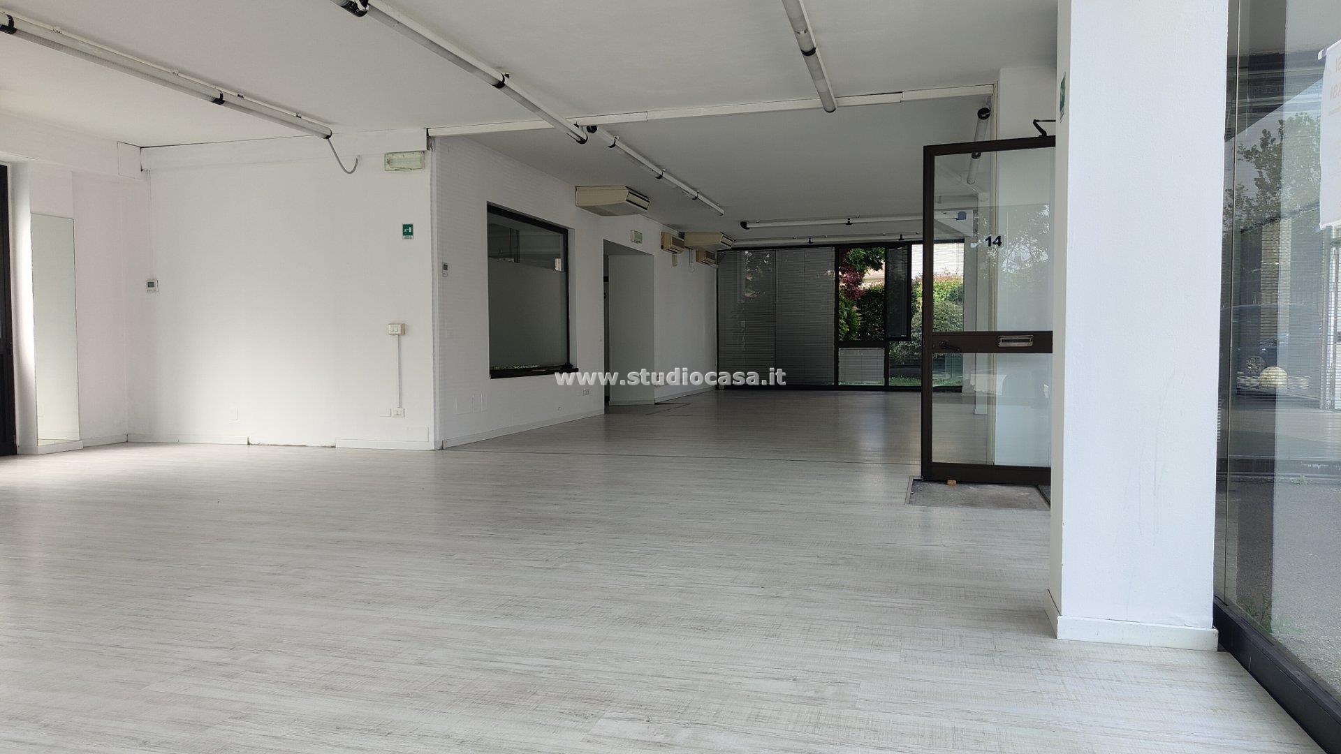 Negozio in affitto a Crema