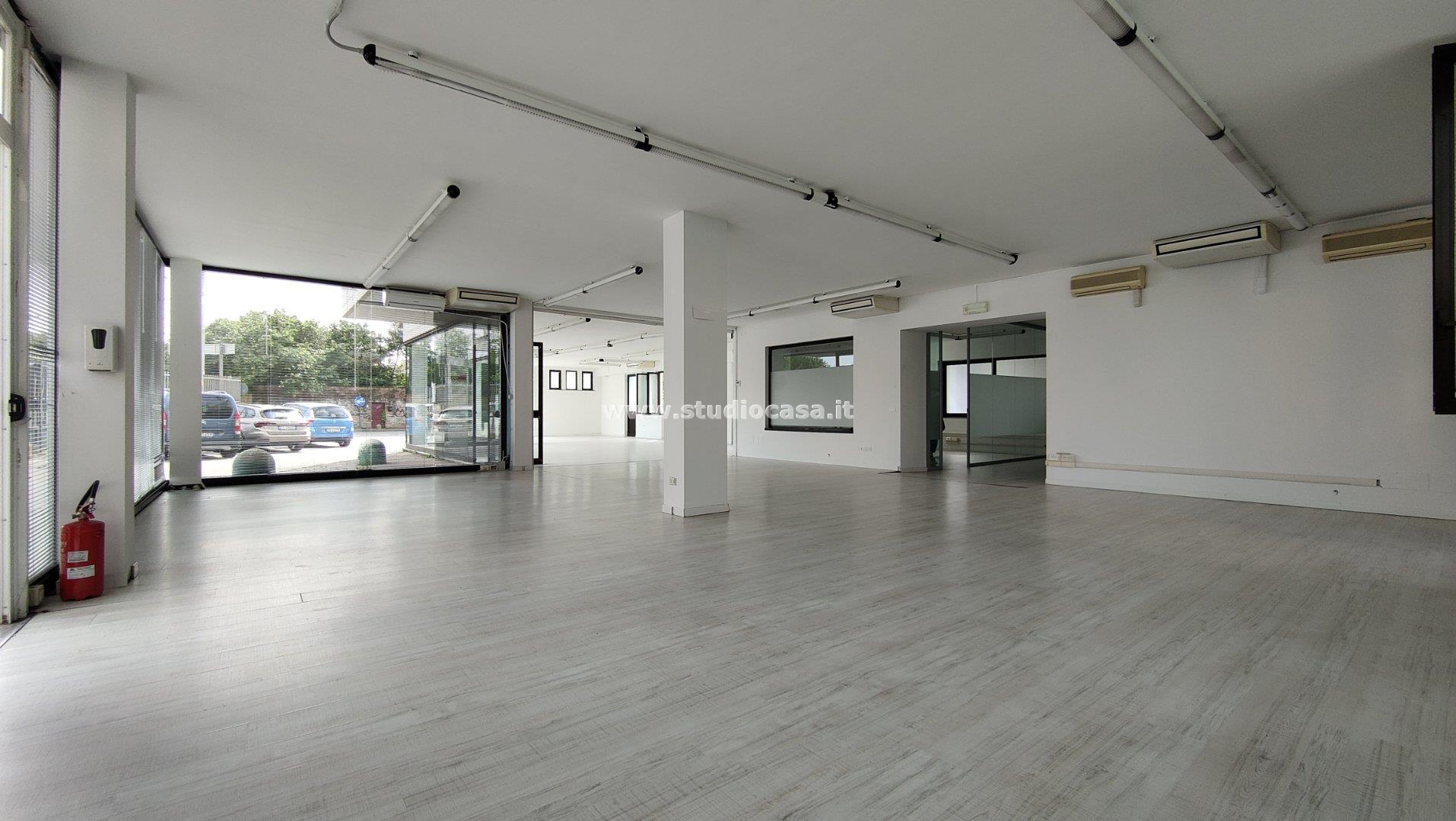 Negozio in affitto a Crema