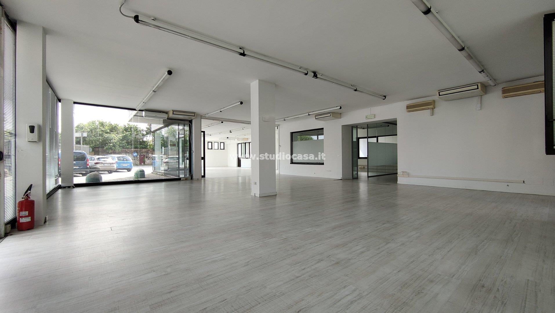 Negozio in affitto a Crema