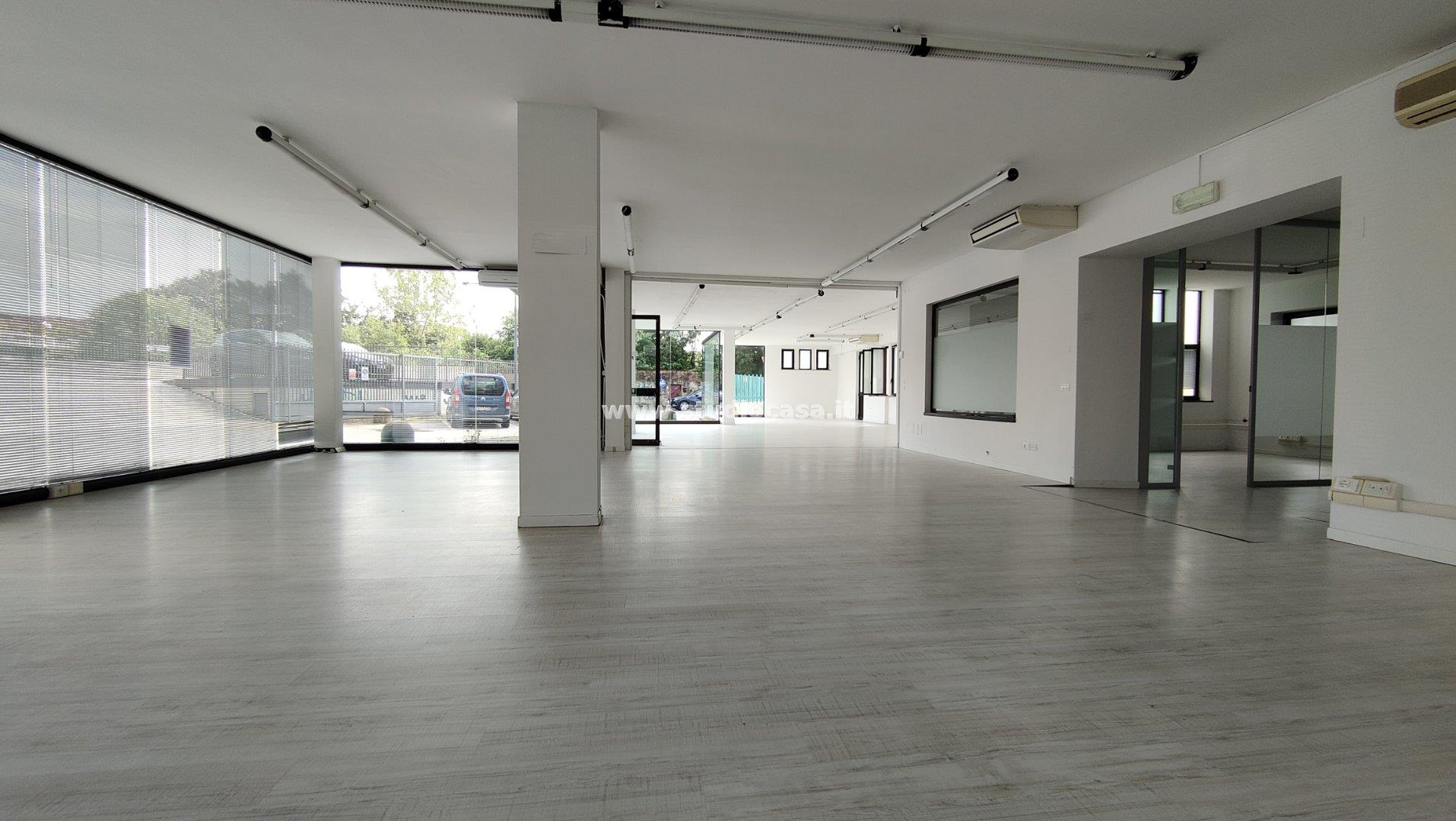 Negozio in affitto a Crema