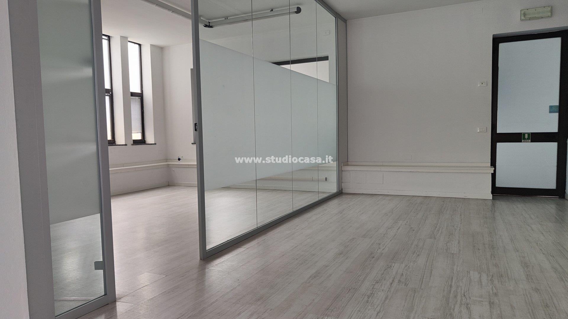 Negozio in affitto a Crema