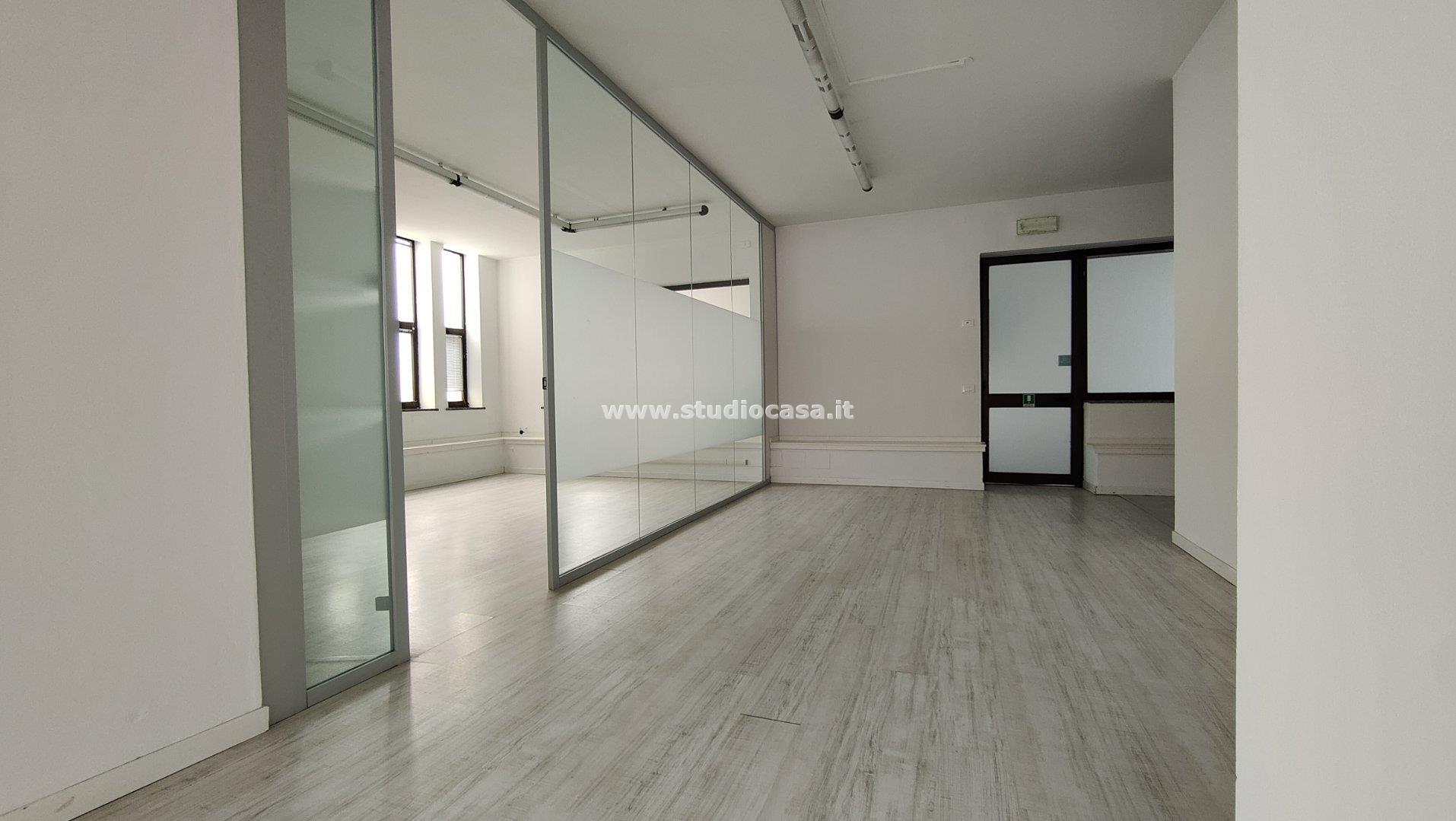 Negozio in affitto a Crema