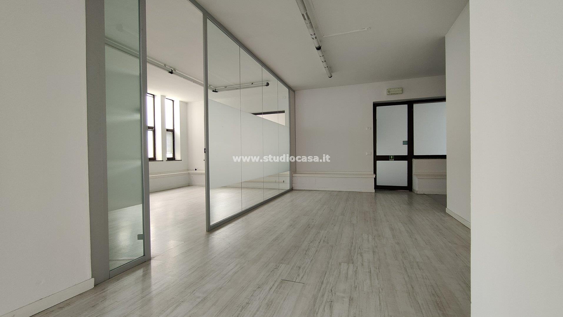 Negozio in affitto a Crema