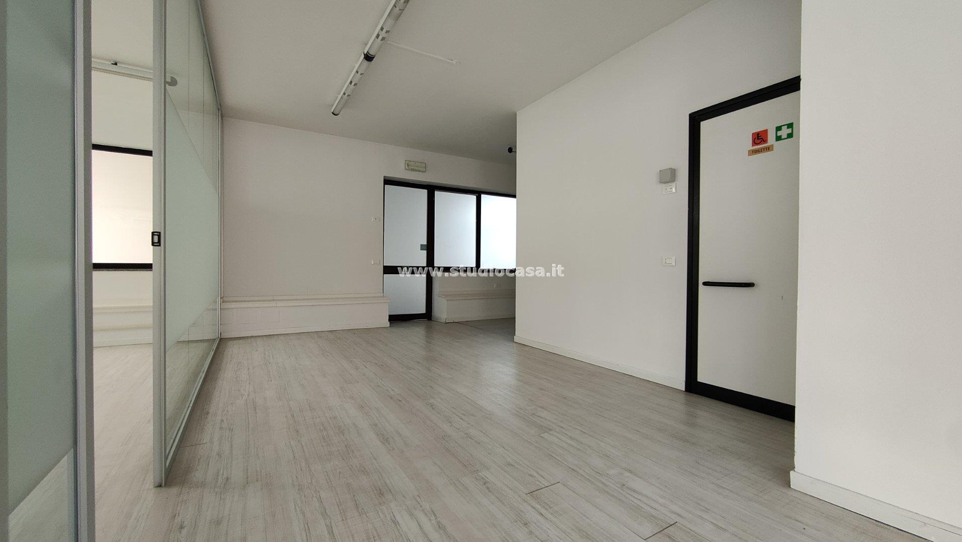 Negozio in affitto a Crema