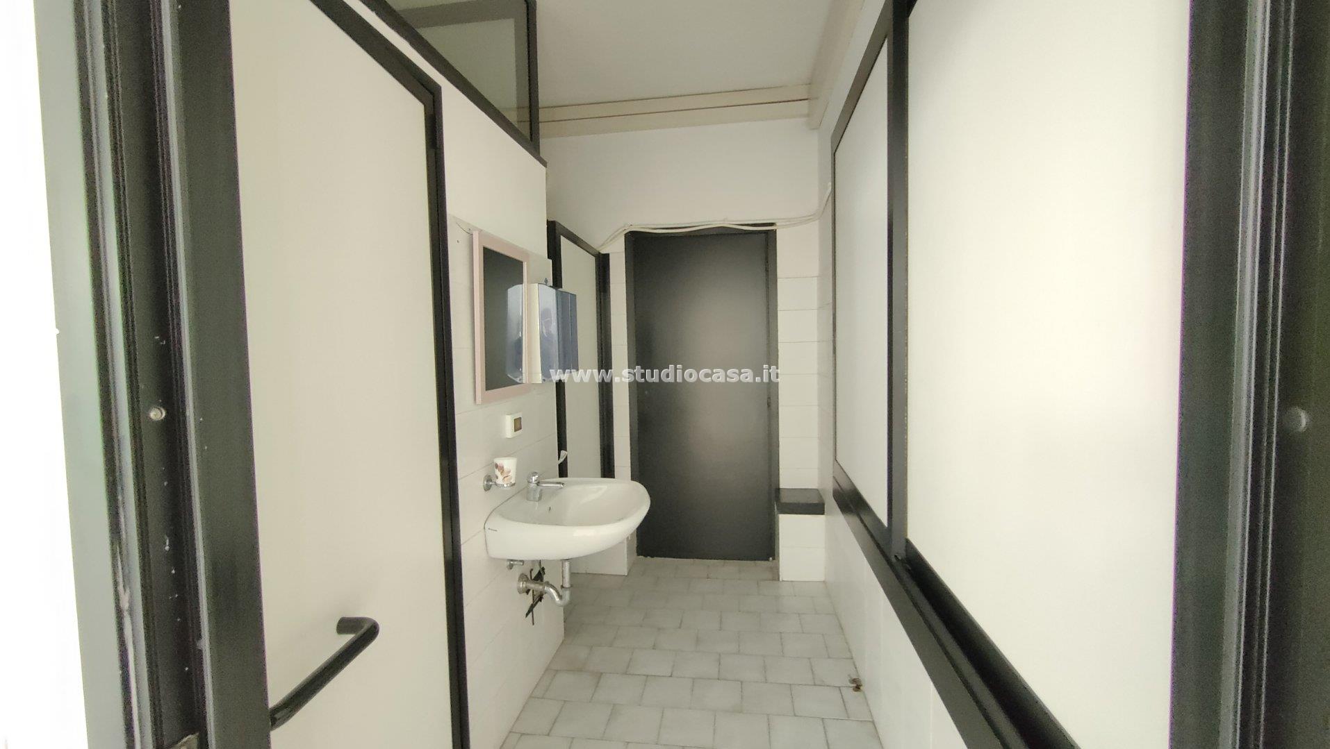 Negozio in affitto a Crema