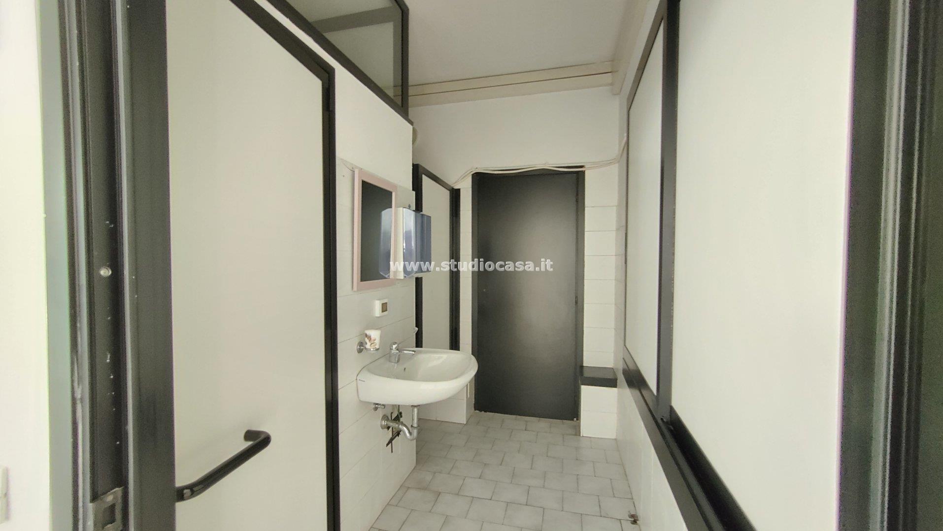 Negozio in affitto a Crema