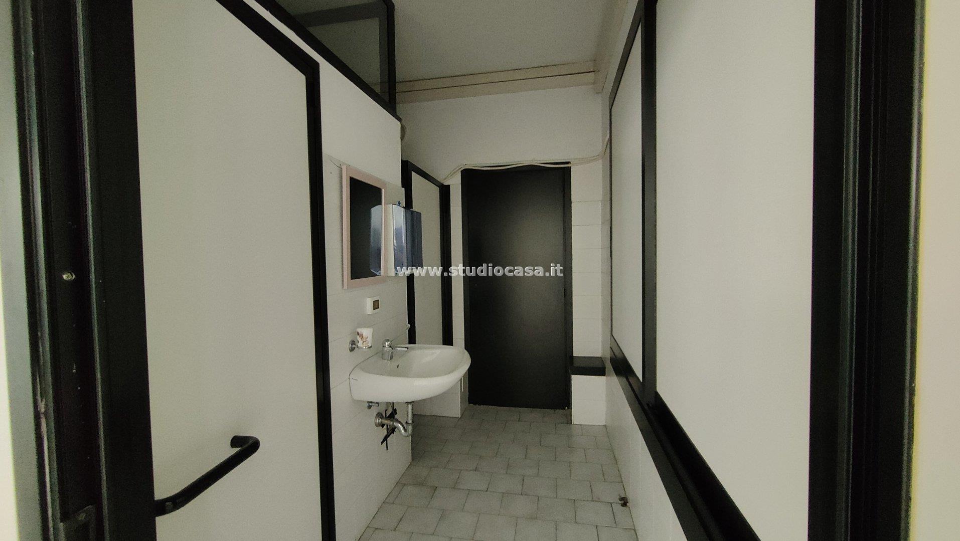 Negozio in affitto a Crema