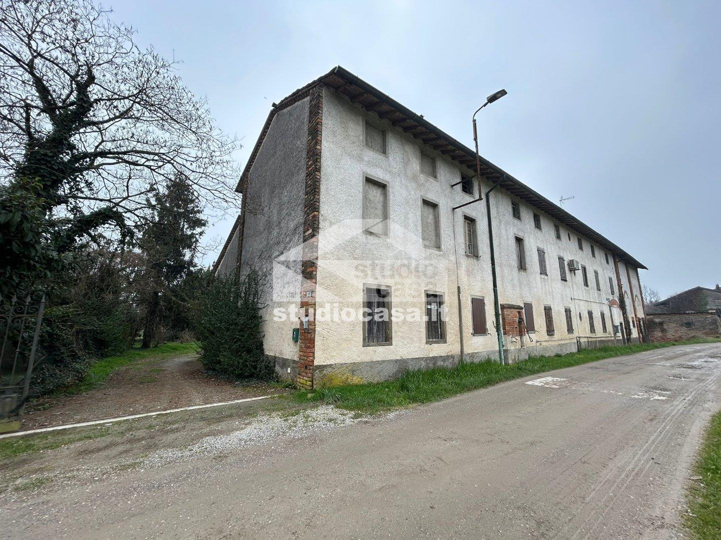 Cascina in vendita a Crema