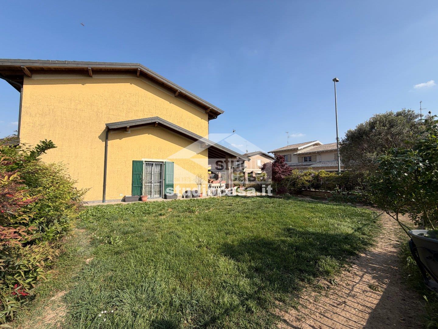 Villa Bifamiliare in vendita a Torlino Vimercati