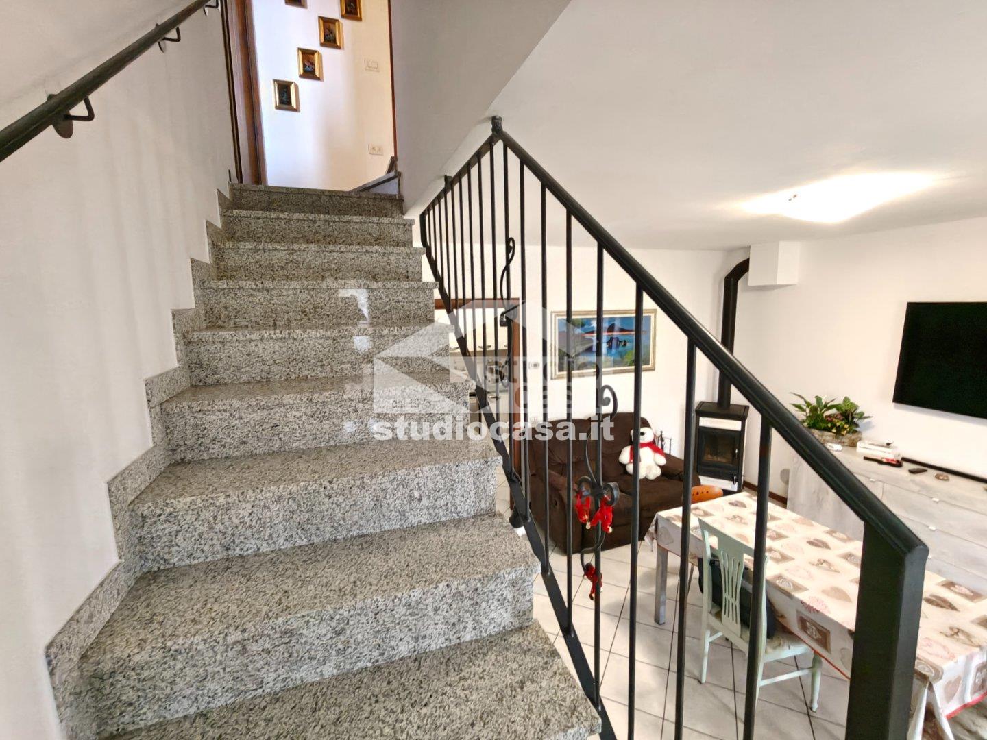 Villa Bifamiliare in vendita a Torlino Vimercati