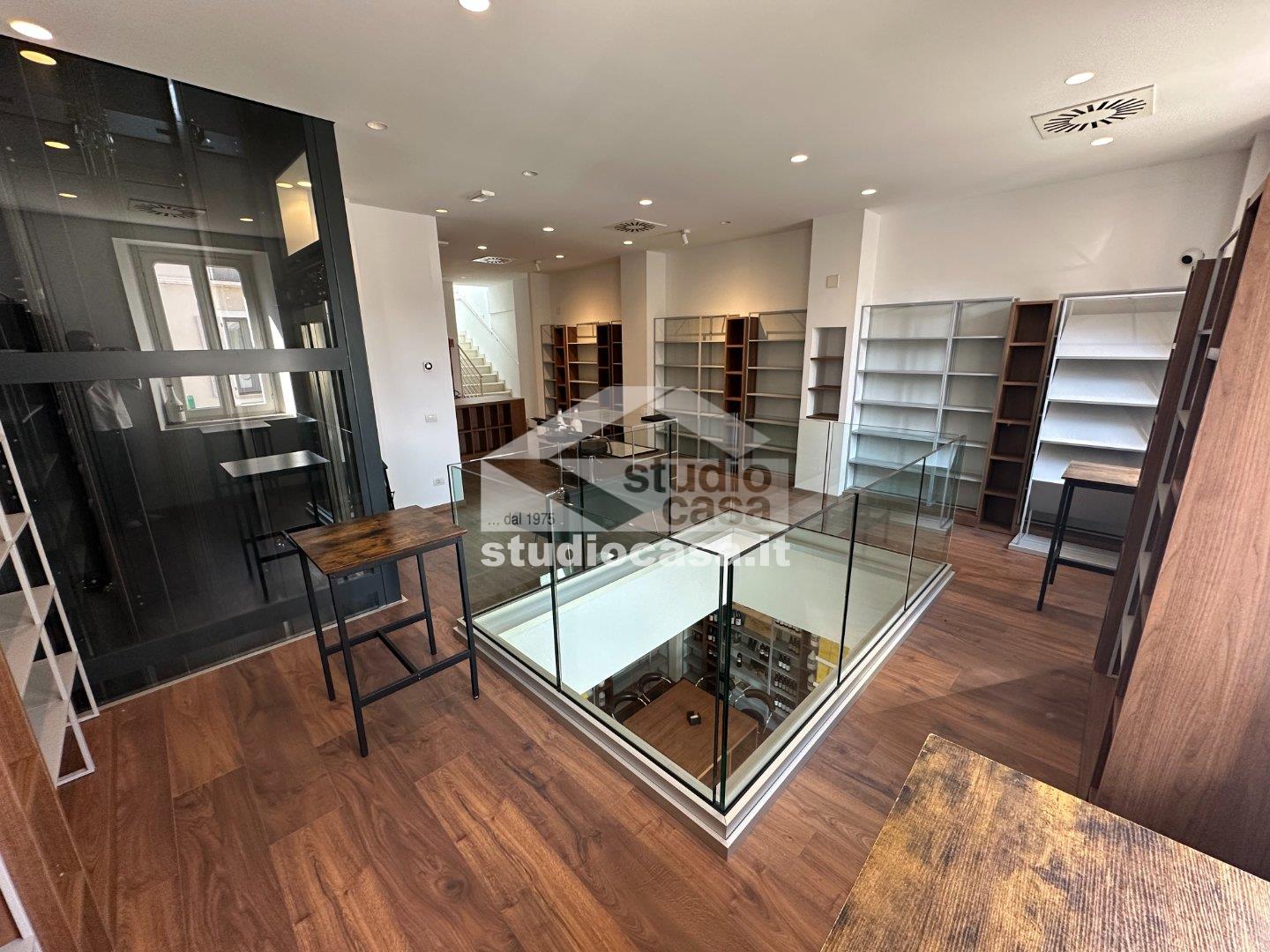 Negozio in affitto a Crema