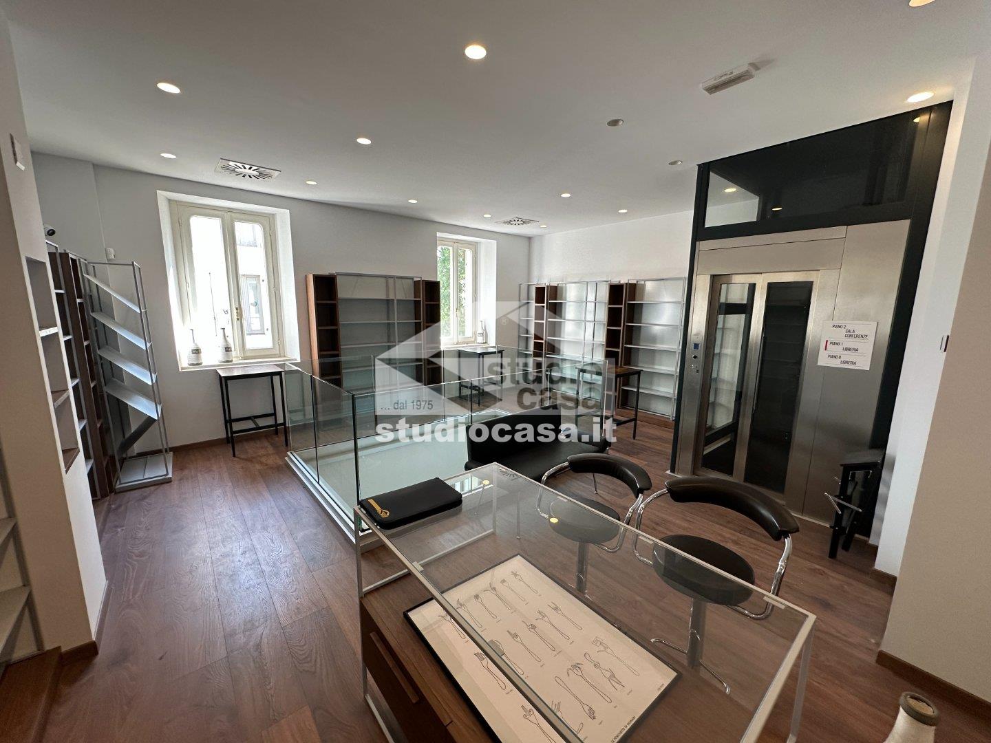 Negozio in affitto a Crema