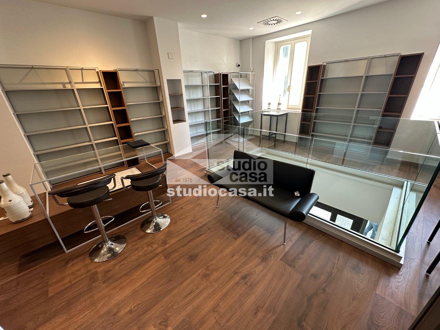 Negozio in affitto a Crema