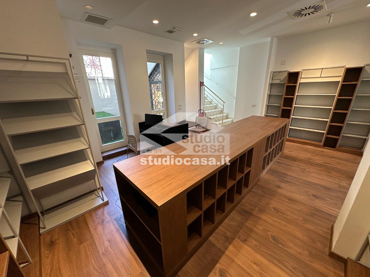 Negozio in affitto a Crema