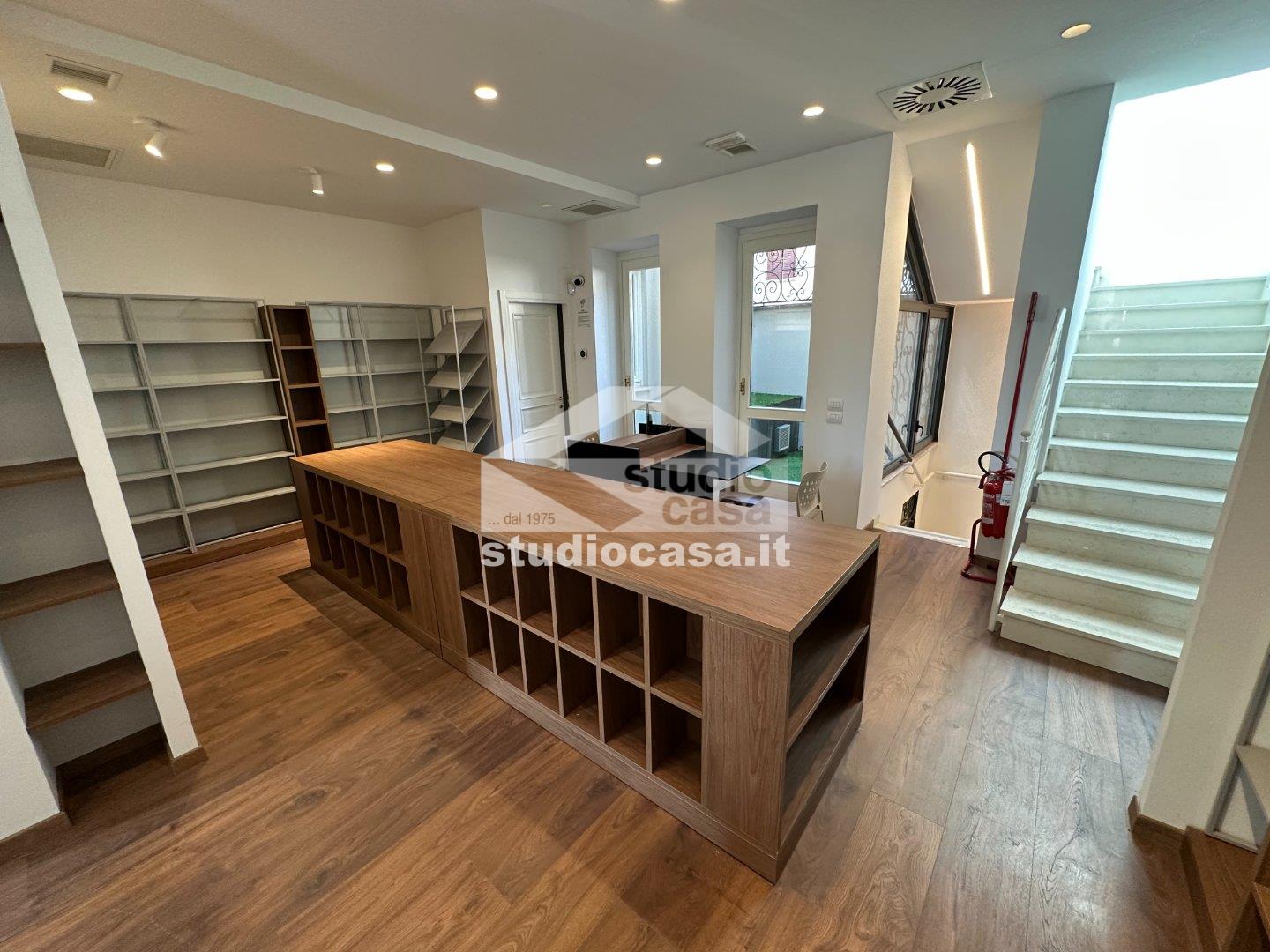 Negozio in affitto a Crema