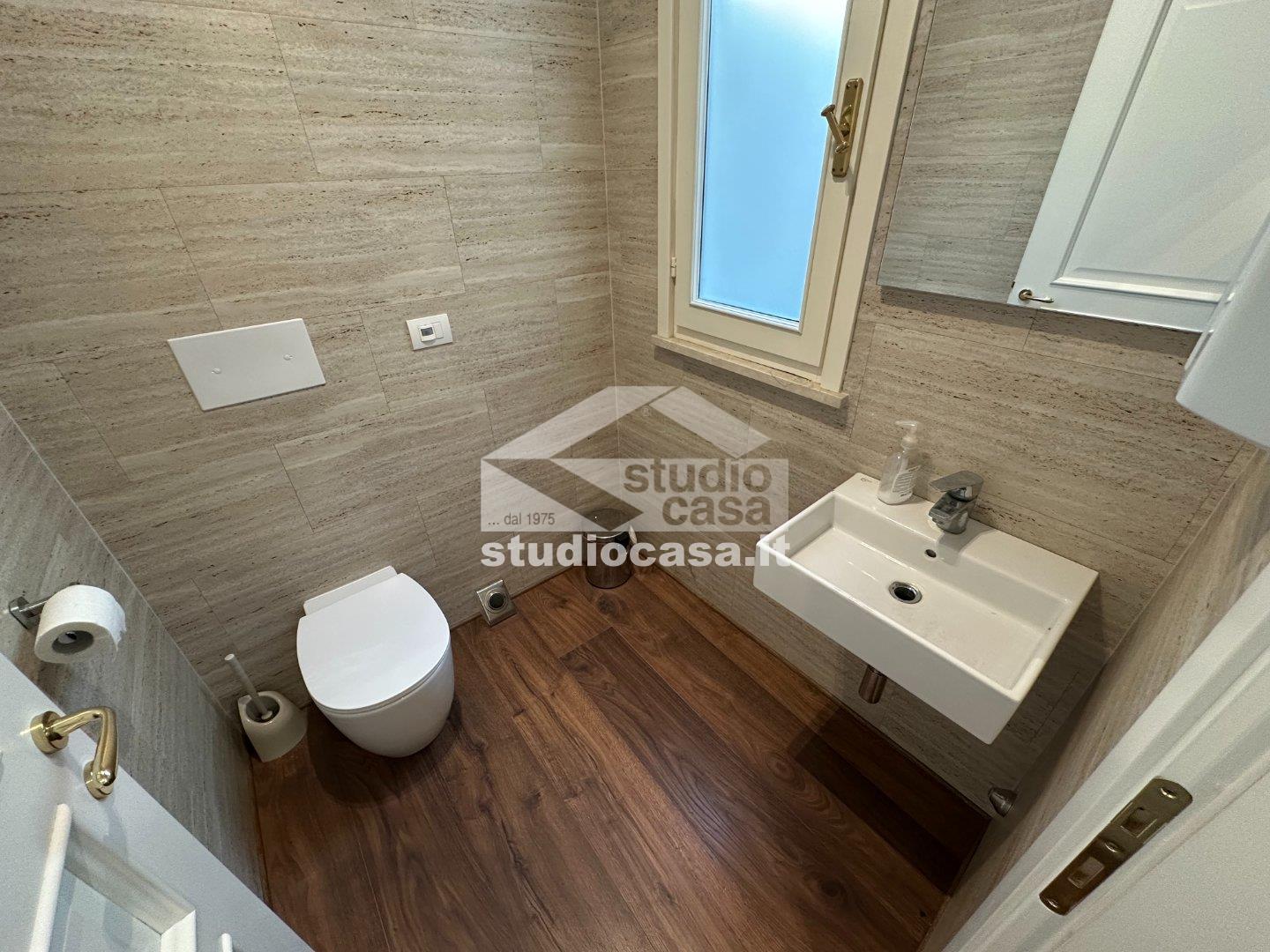 Negozio in affitto a Crema