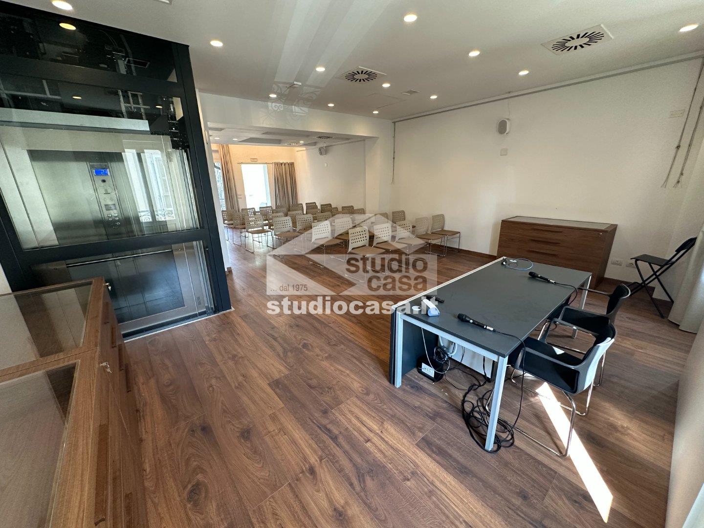 Negozio in affitto a Crema