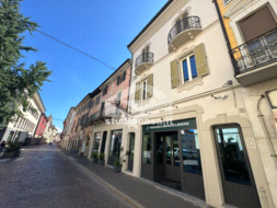 Negozio in affitto a Crema