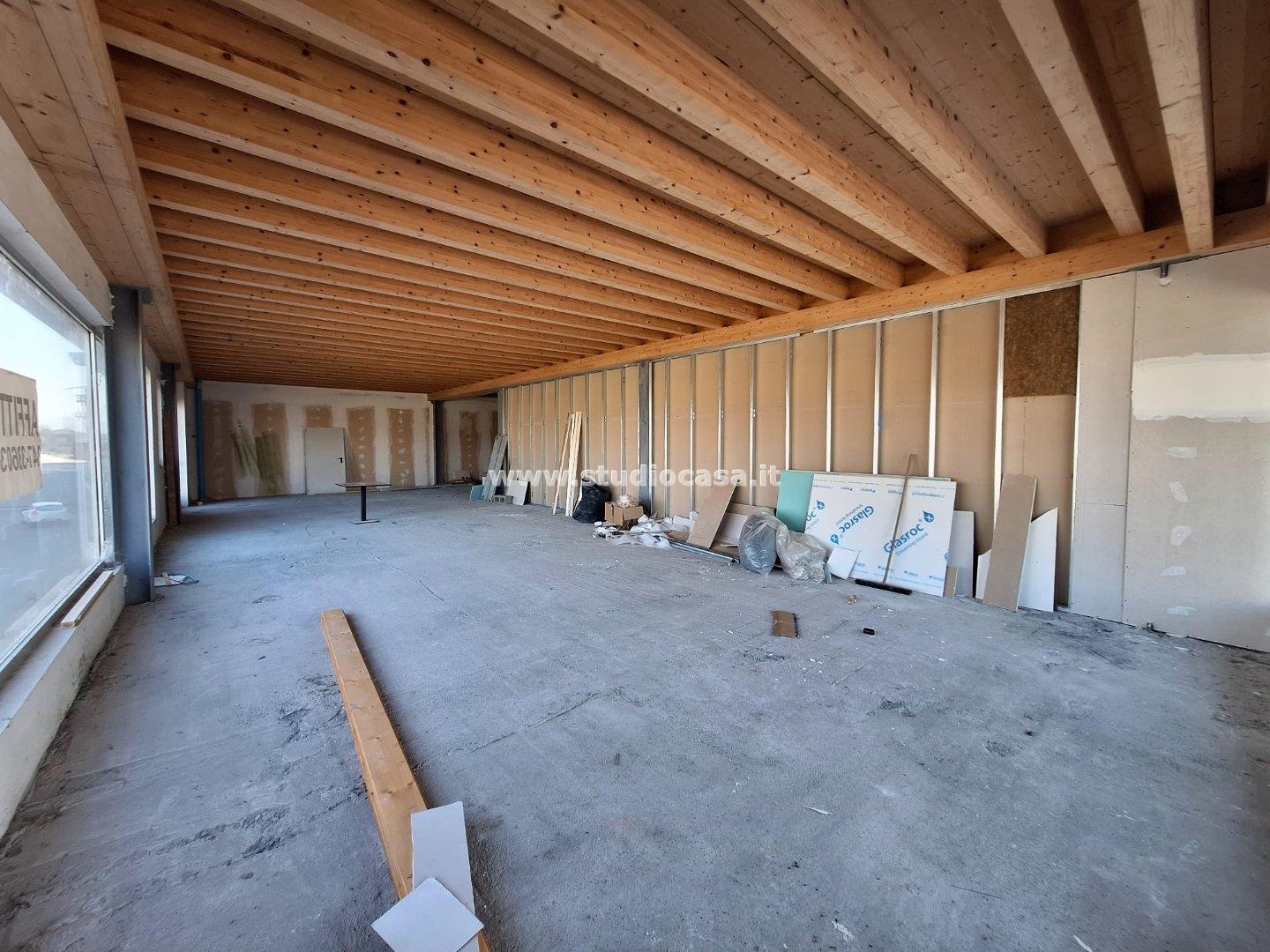 Negozio in affitto a Bolgare