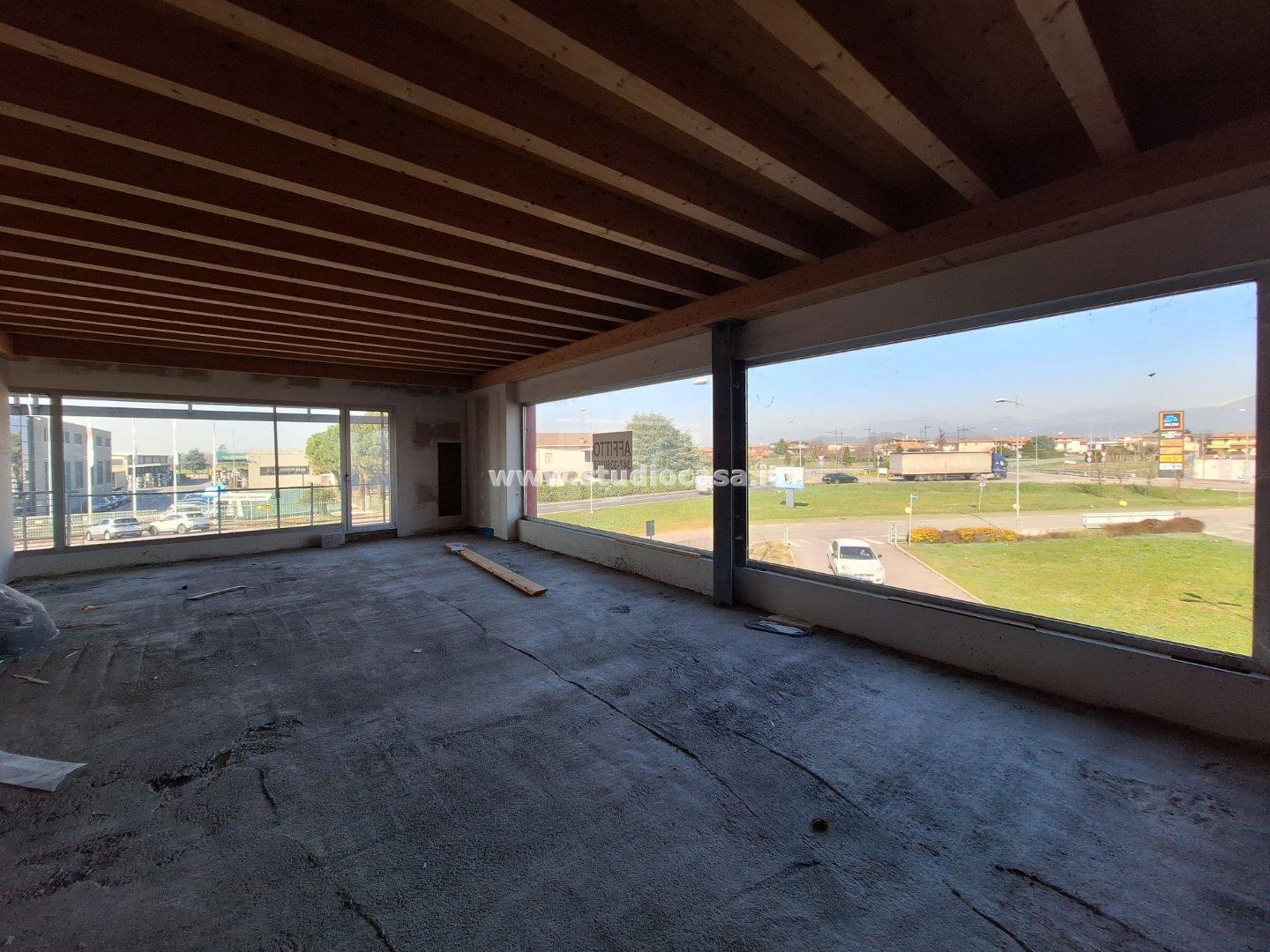 Negozio in affitto a Bolgare