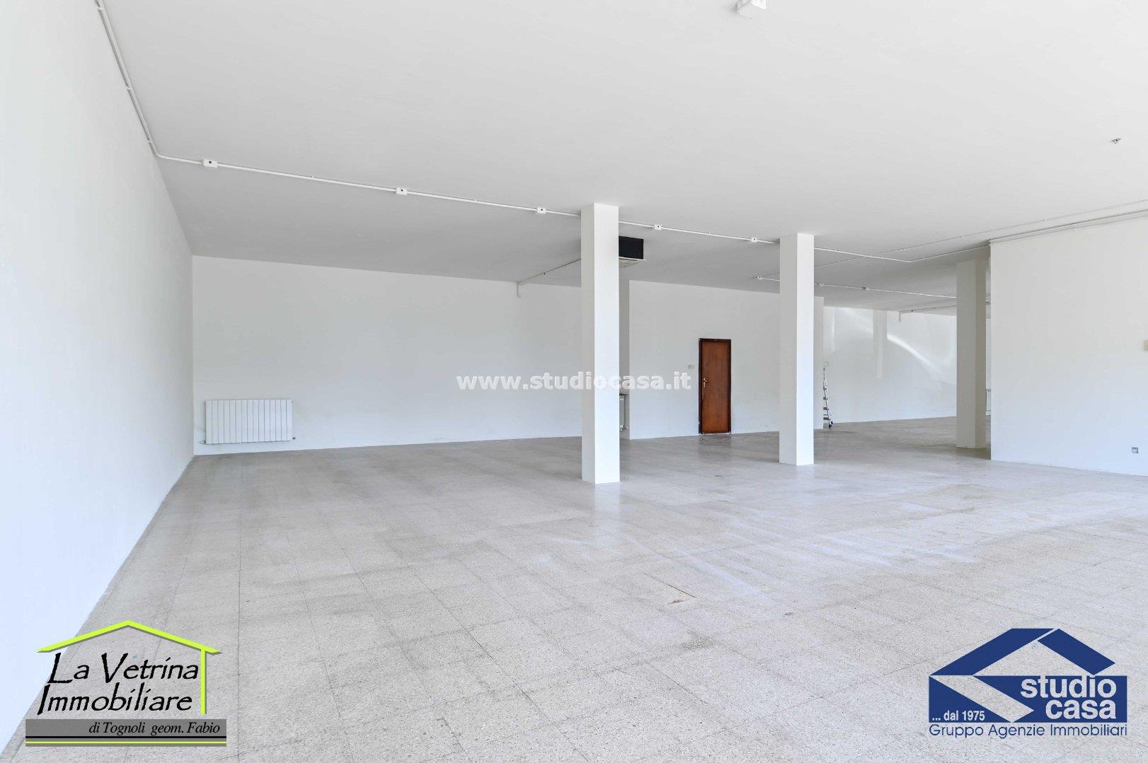 Negozio in affitto a Albano Sant