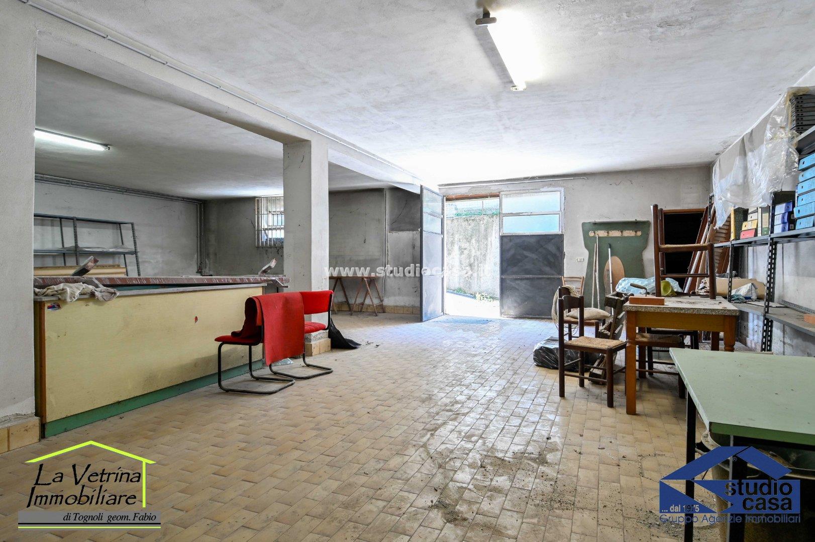 Negozio in affitto a Albano Sant