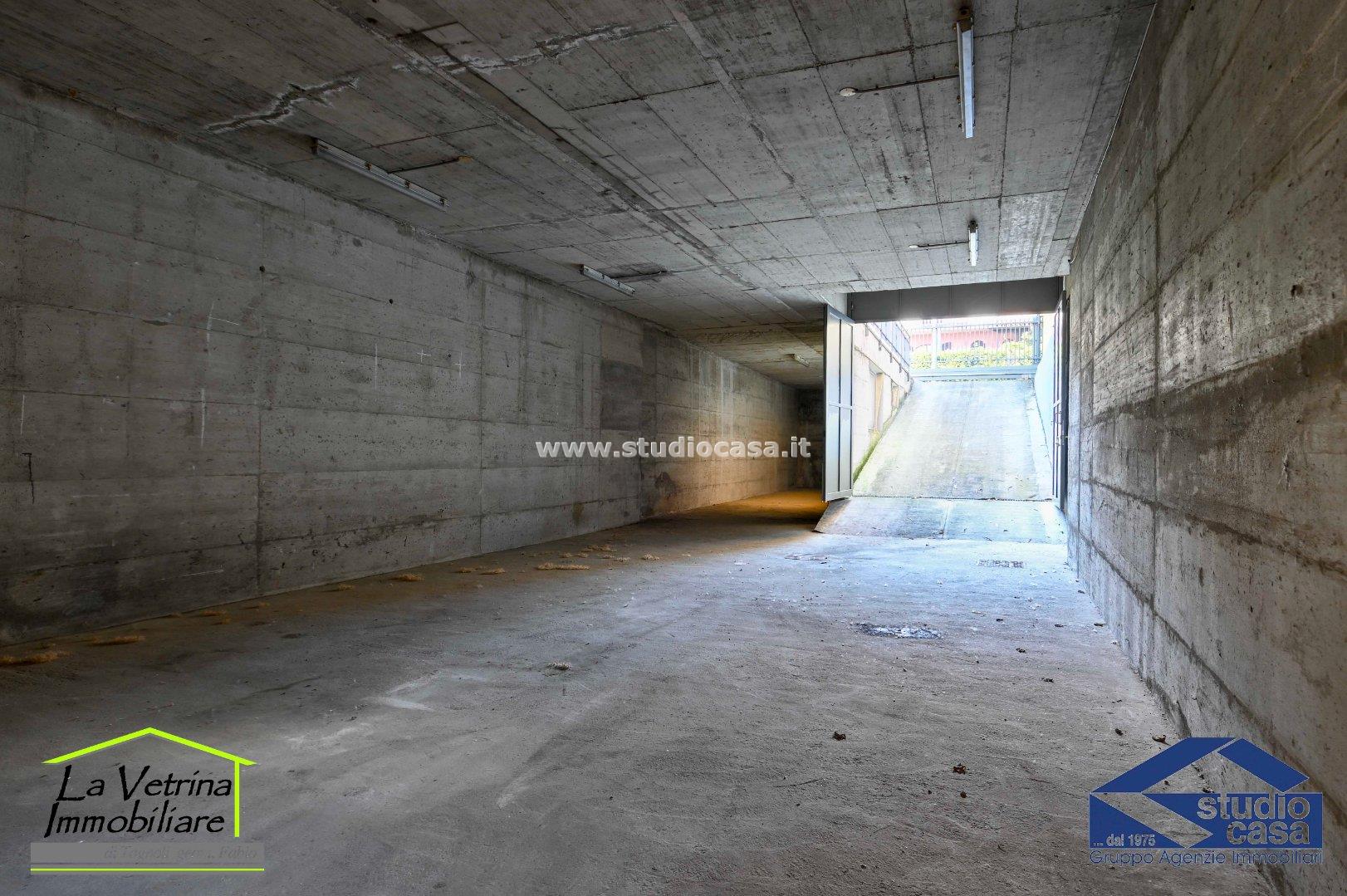 Magazzino in affitto a Bagnatica