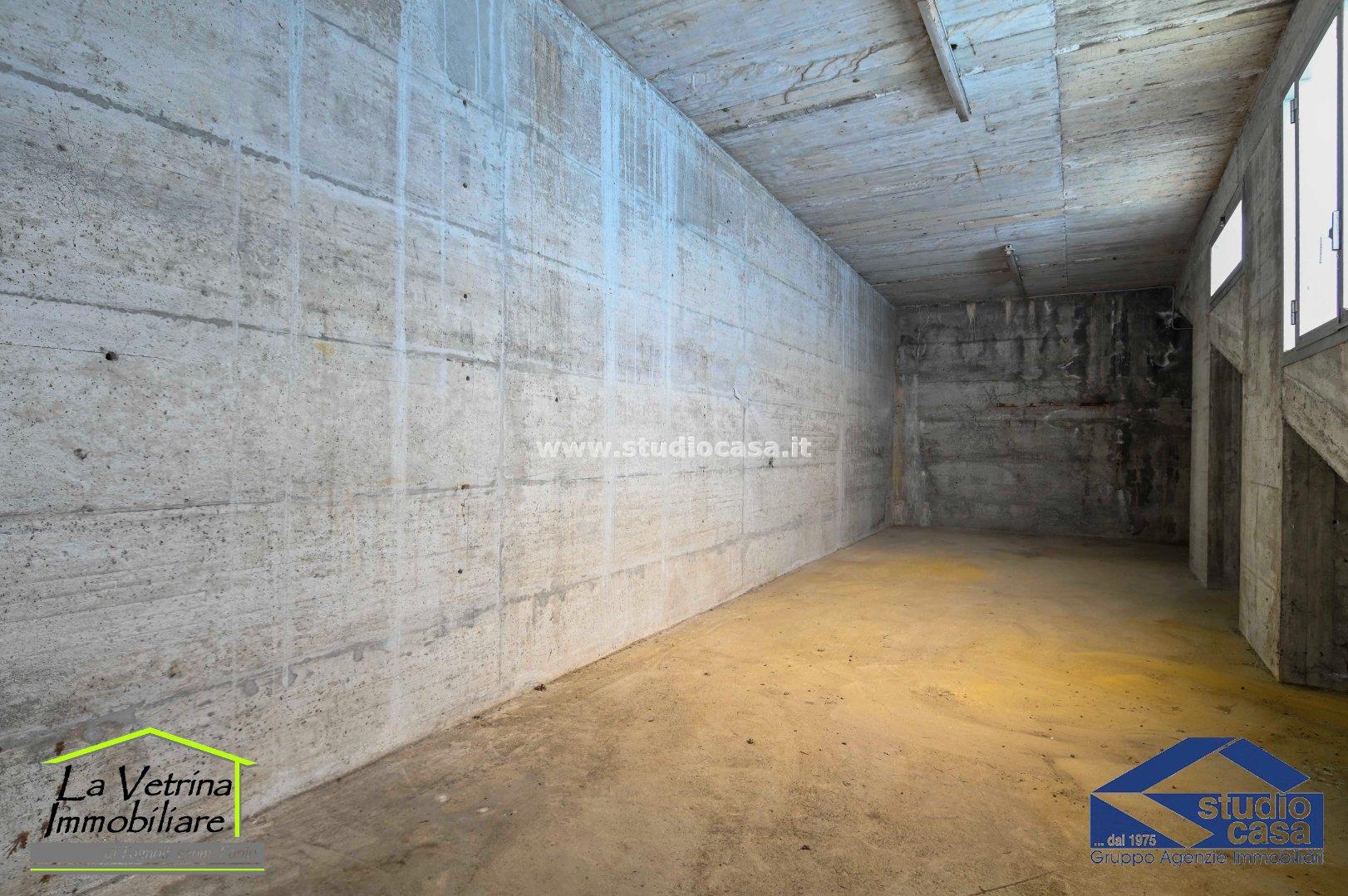 Magazzino in affitto a Bagnatica