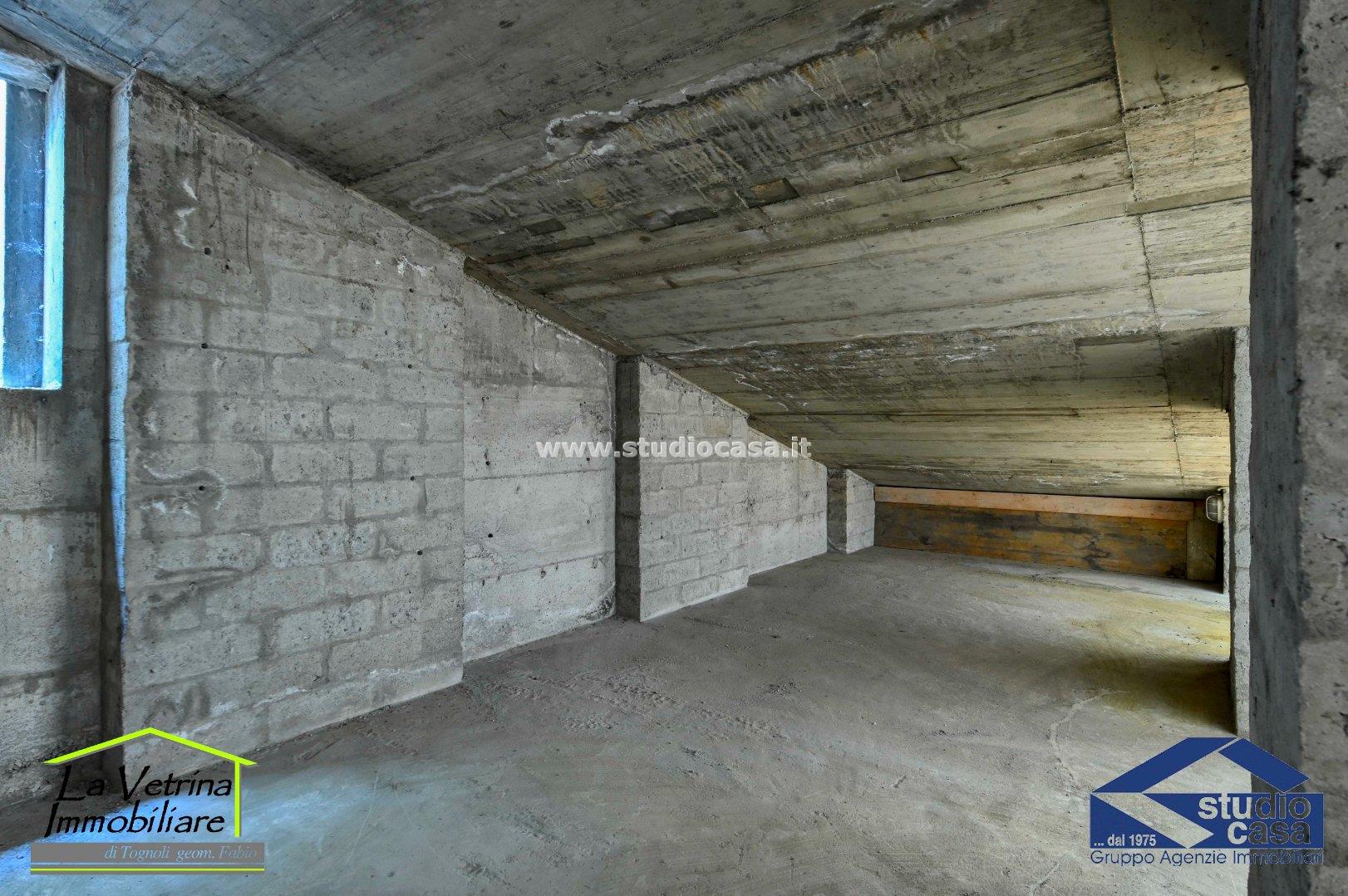 Magazzino in affitto a Bagnatica