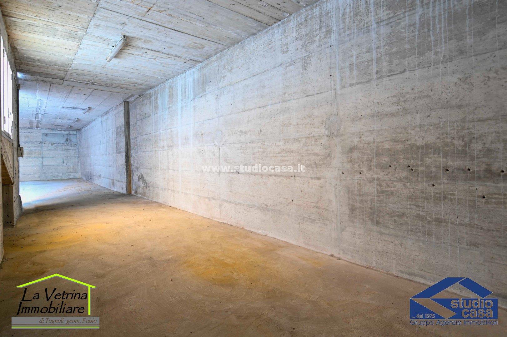 Magazzino in affitto a Bagnatica