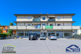 Negozio in affitto a Albano Sant'Alessandro