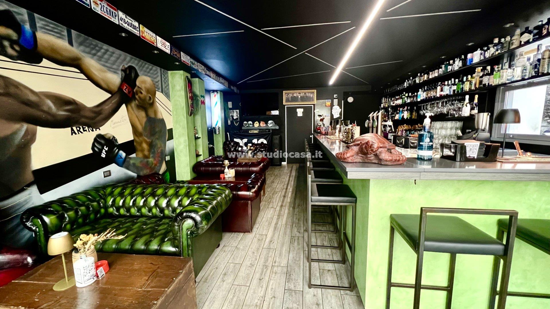 Bar/Pub in vendita a Nago-Torbole