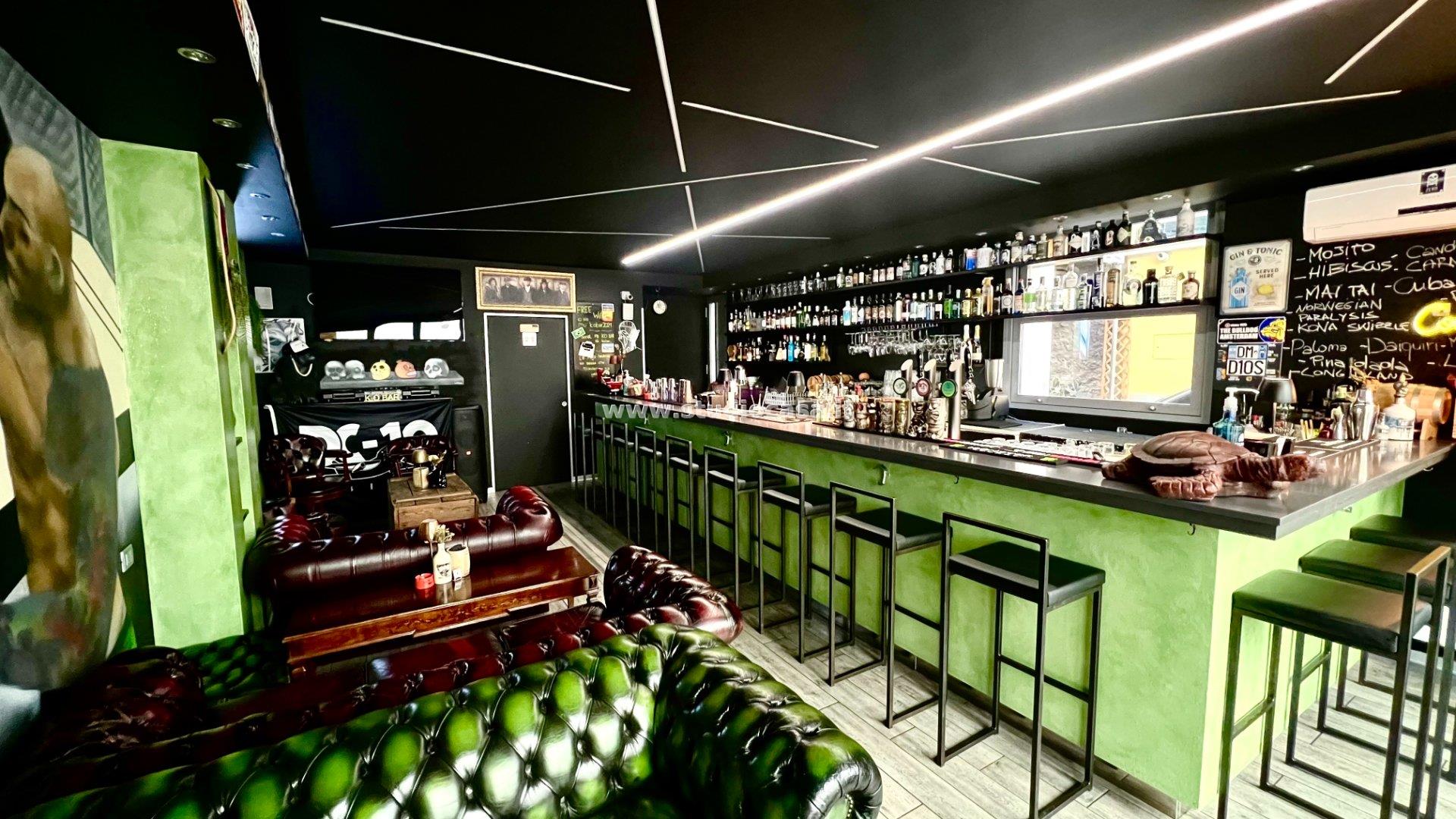 Bar/Pub in vendita a Nago-Torbole