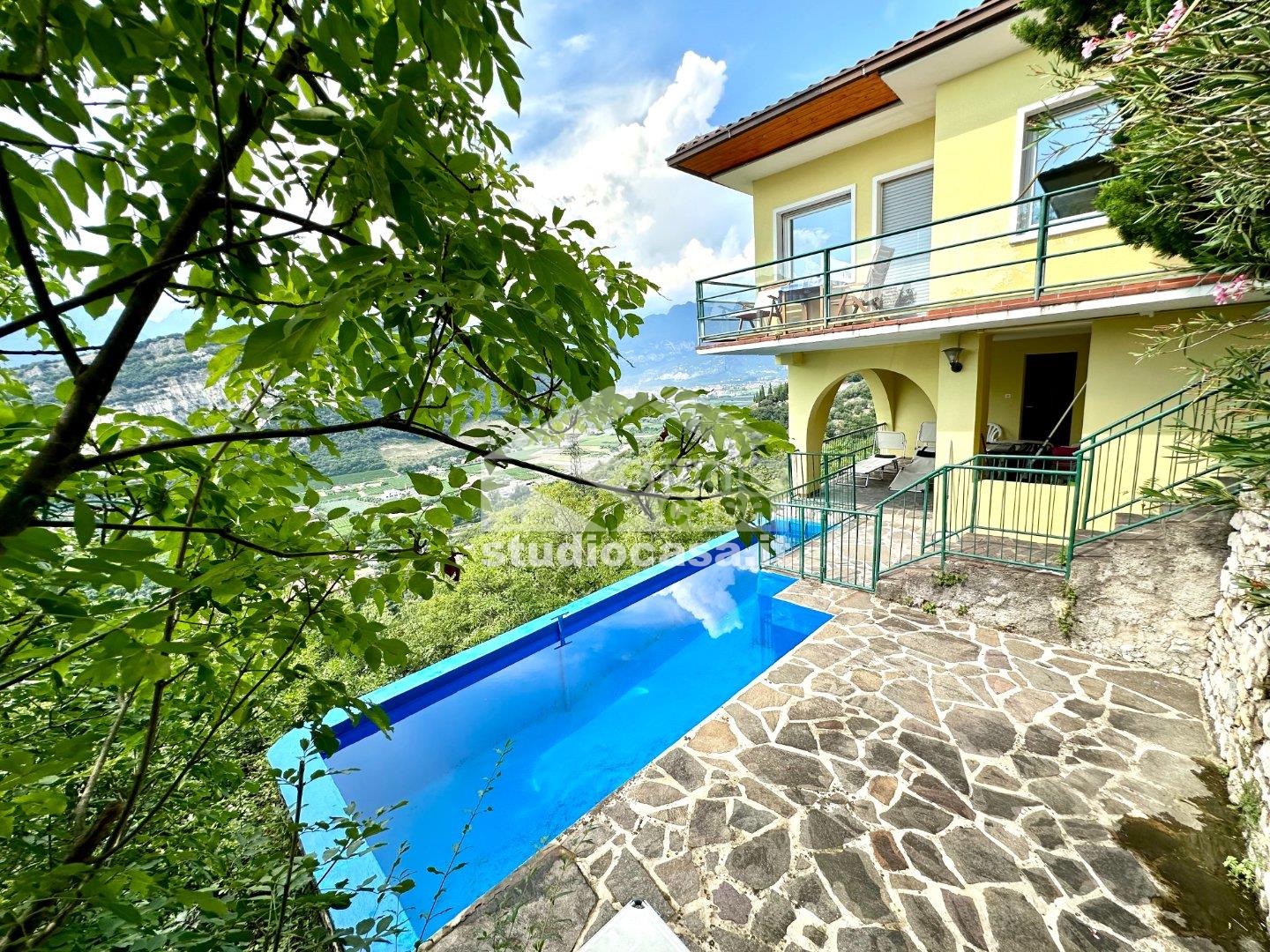 Casa Unifamiliare in vendita a Nago-Torbole
