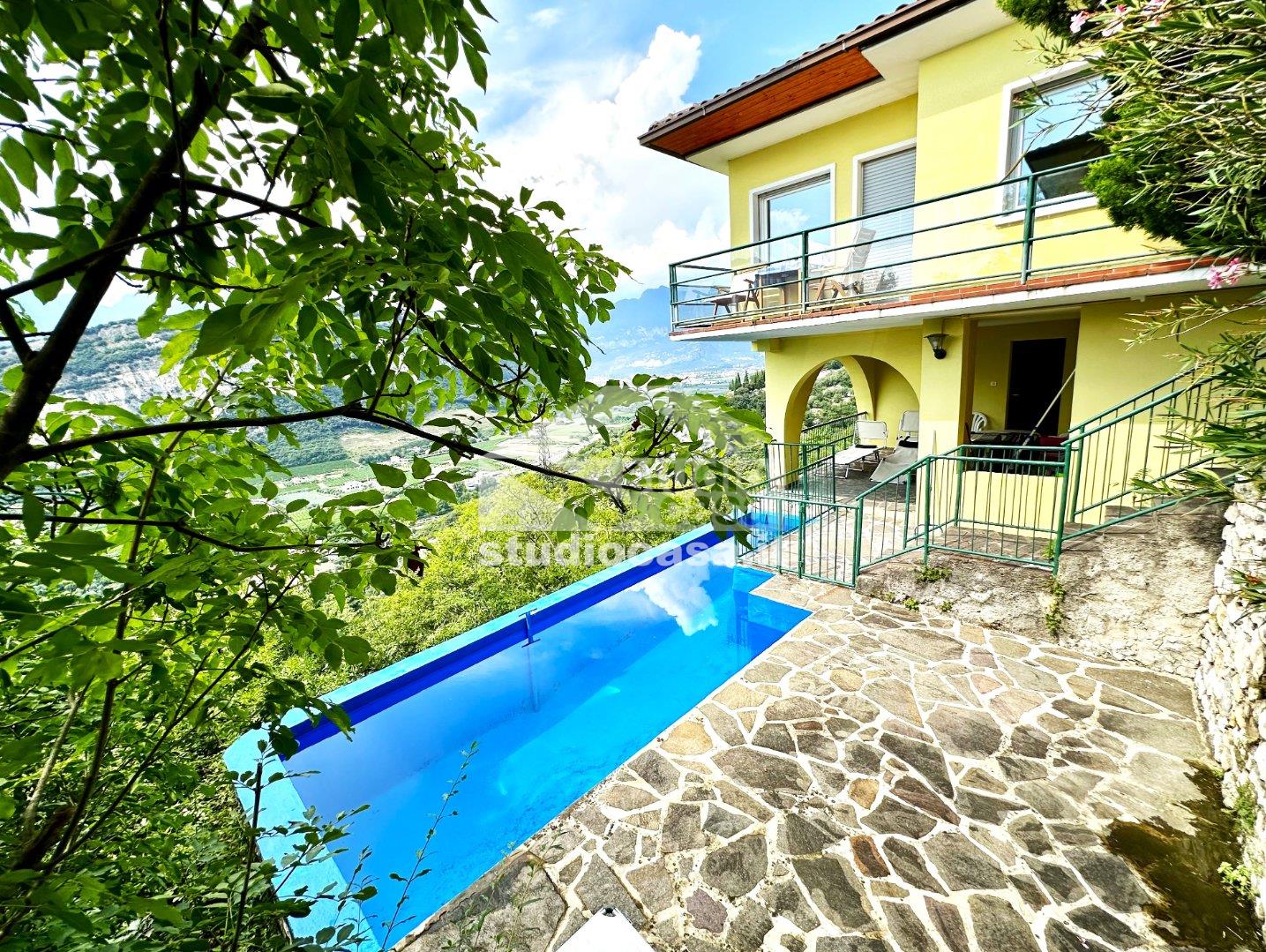 Casa Unifamiliare in vendita a Nago-Torbole