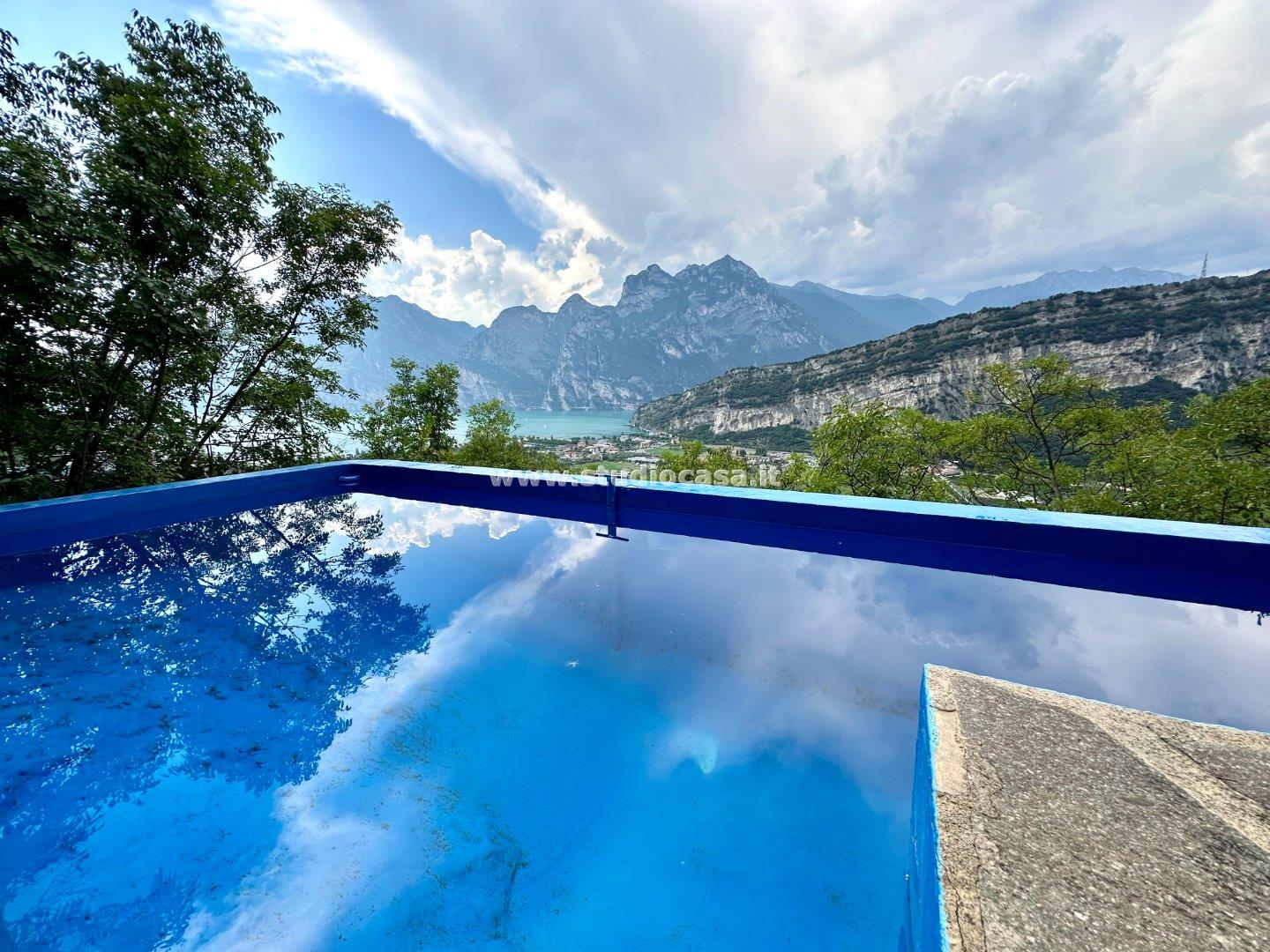 Casa Unifamiliare in vendita a Nago-Torbole